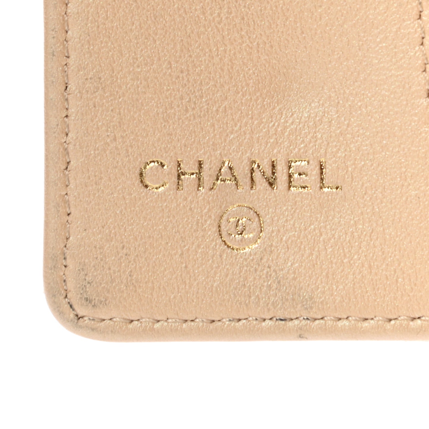 Iridescent Caviar Quilted Classic 4 Key Holder Wallet Beige
