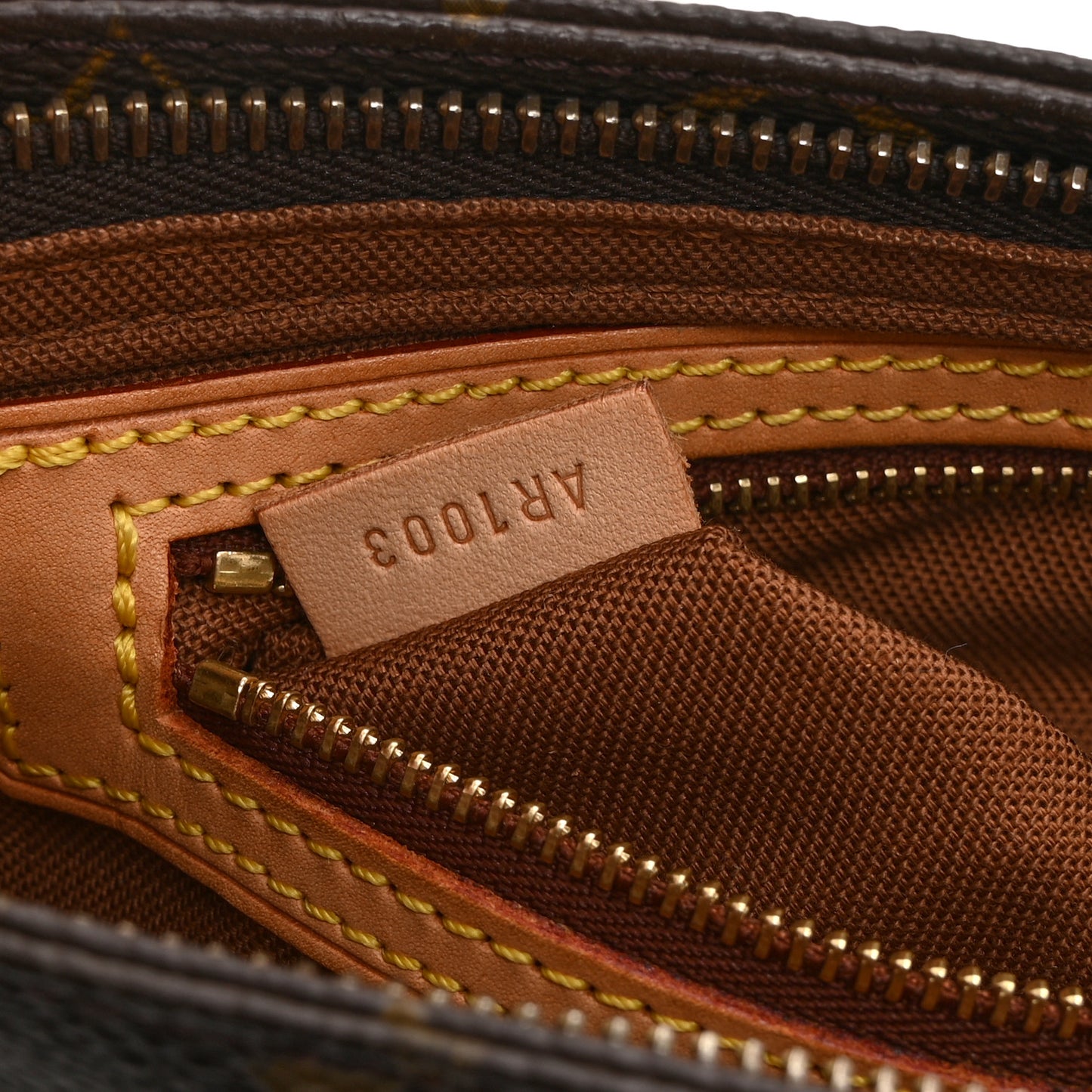 Monogram Trotteur