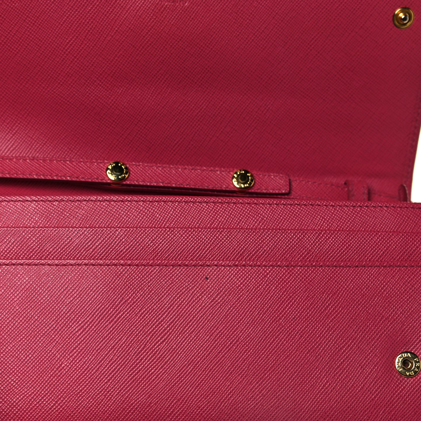 Saffiano Metal Oro Chain Wallet Tamaris