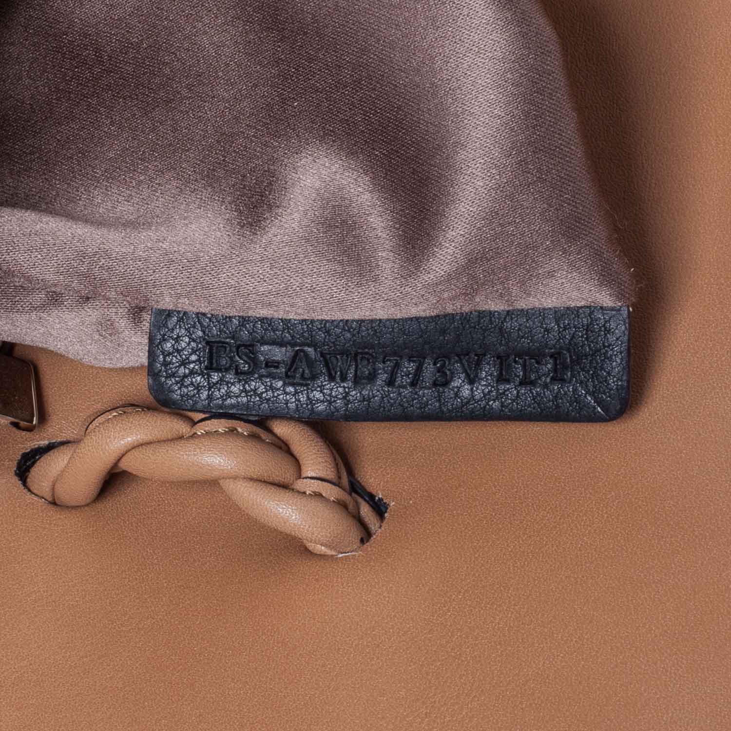 Valentino Garavani Leather Histoire Flap 9 of 10