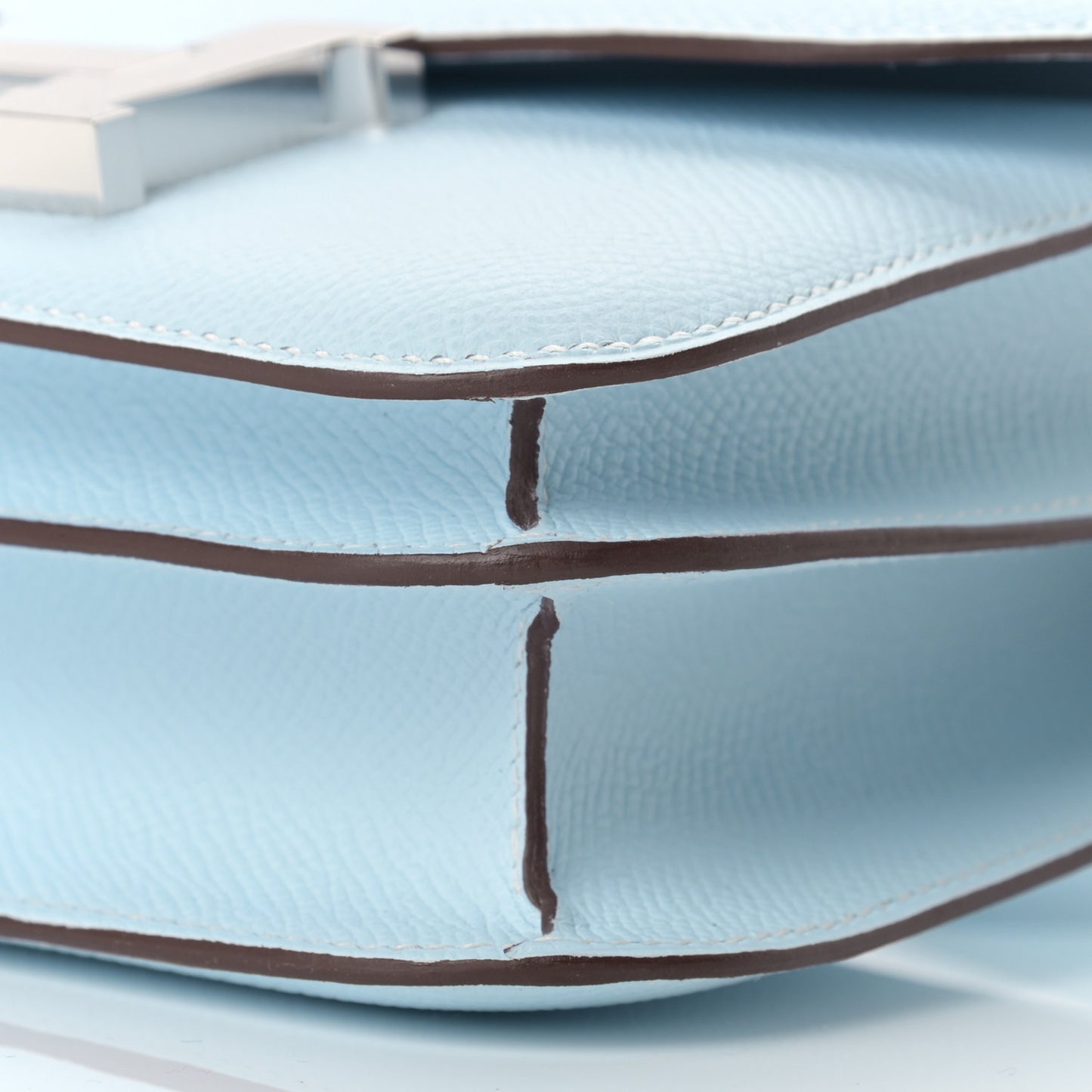 Epsom Constance 18 Bleu Brume