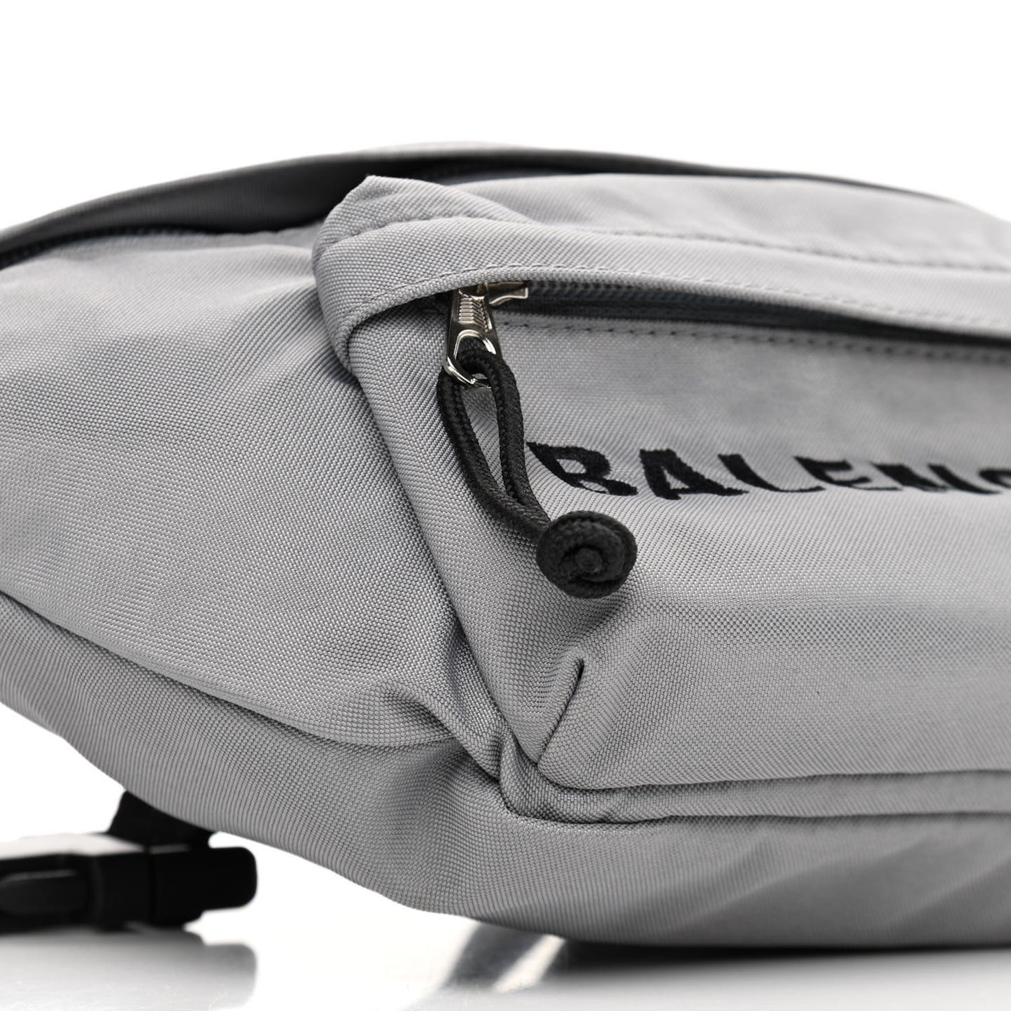 Nylon Wheel Logo Belt Bag Gris Cendre