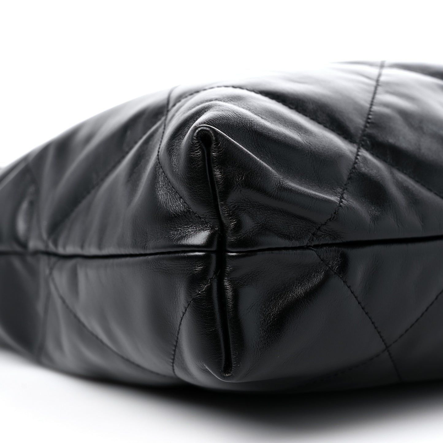 Shiny Calfskin Quilted Chanel 22 Black