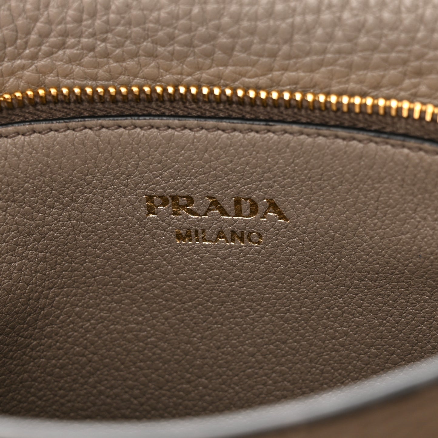 Vitello Daino Crossbody Flap Argilla