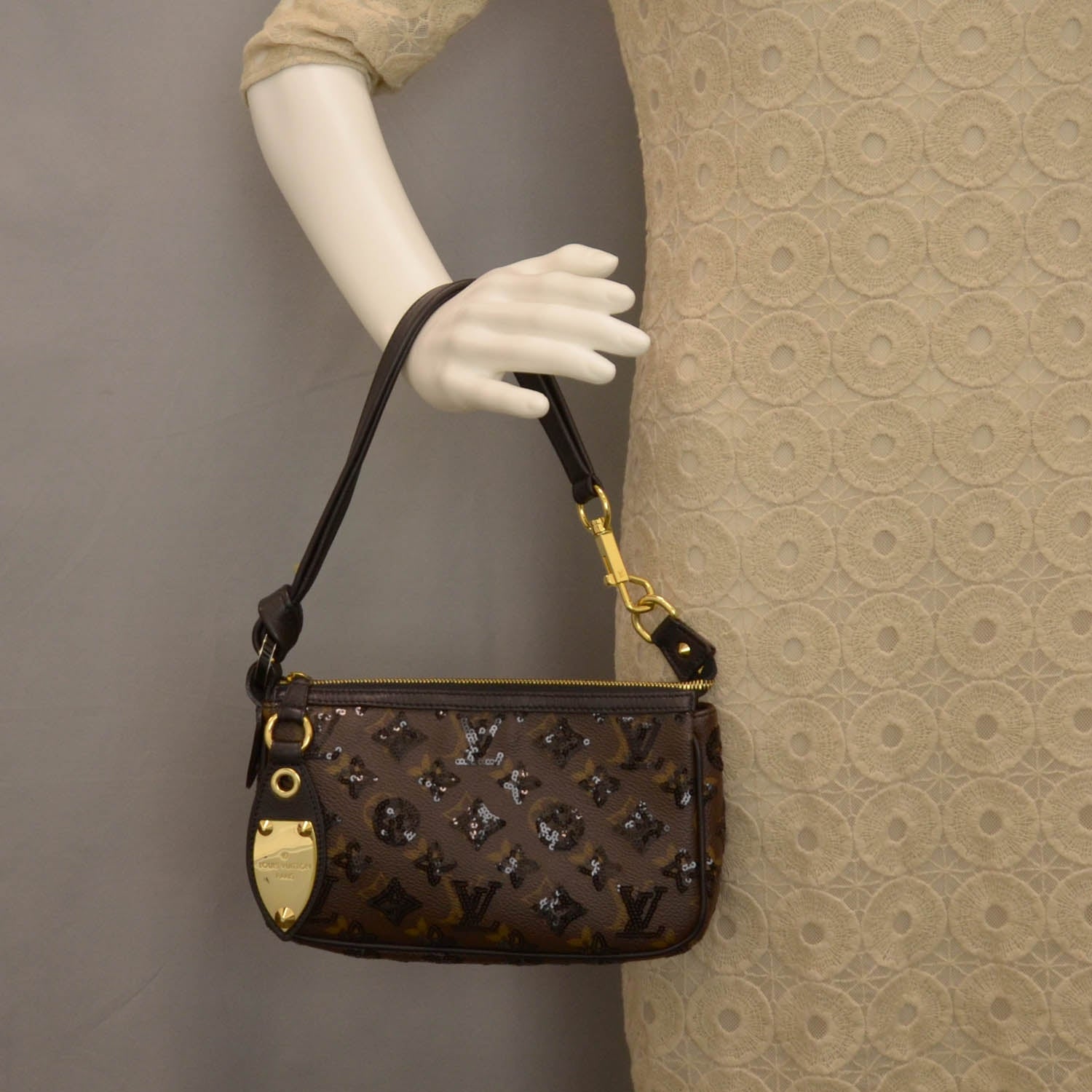 Louis Vuitton Monogram Sequins Eclipse Pochette Noir 2 of 8