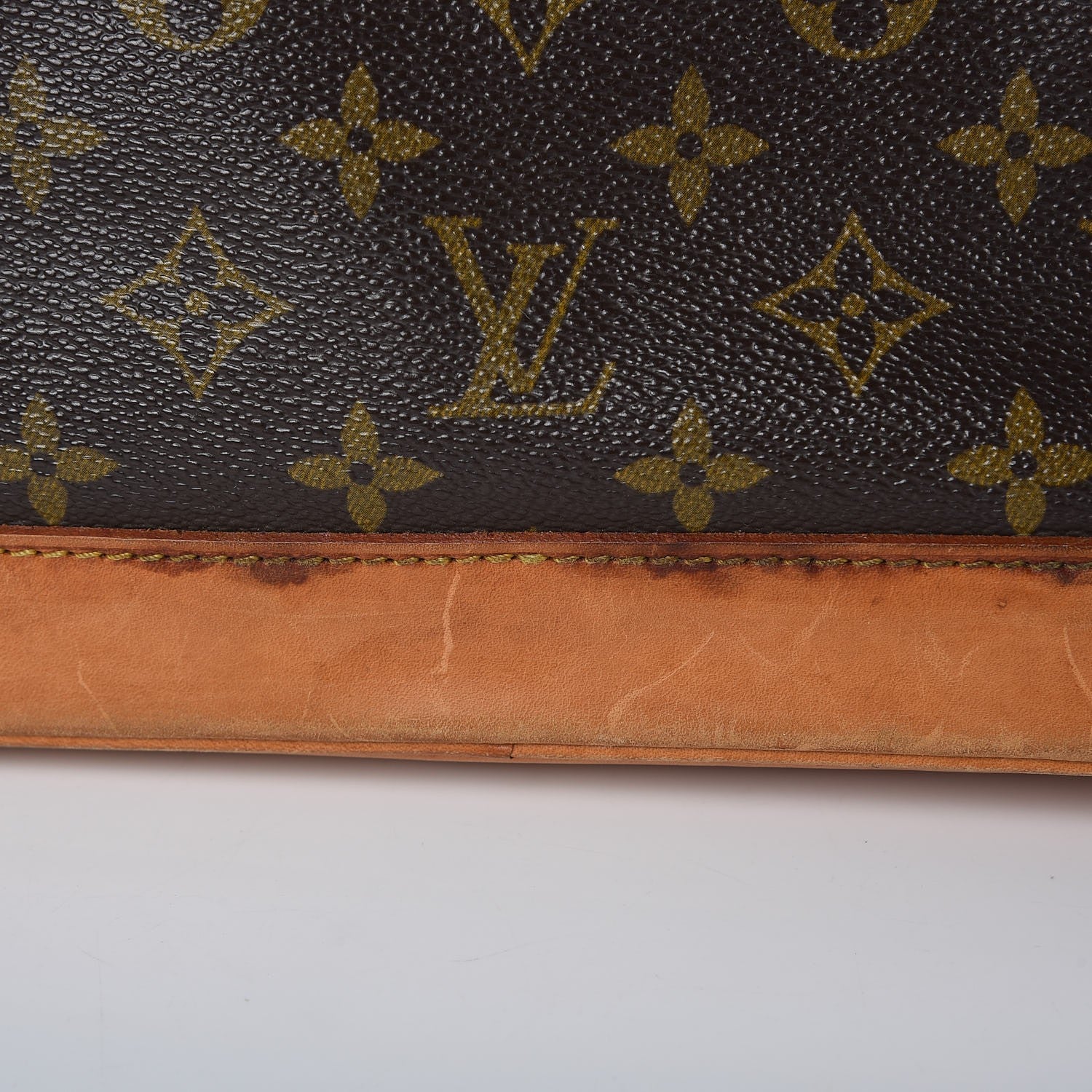 Louis Vuitton Monogram Alma PM 18 of 28