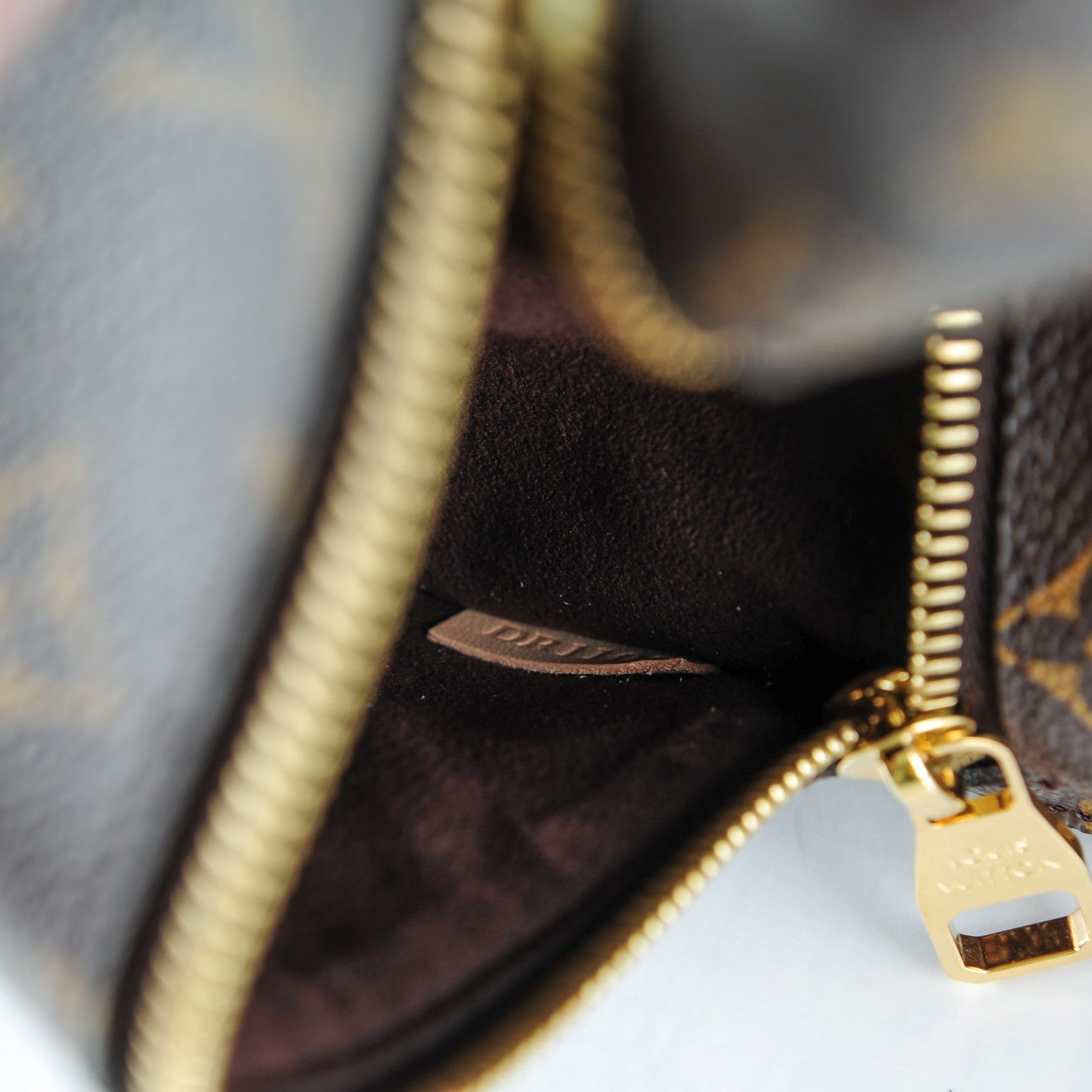 Louis Vuitton Monogram Pochette Metis 7 of 7