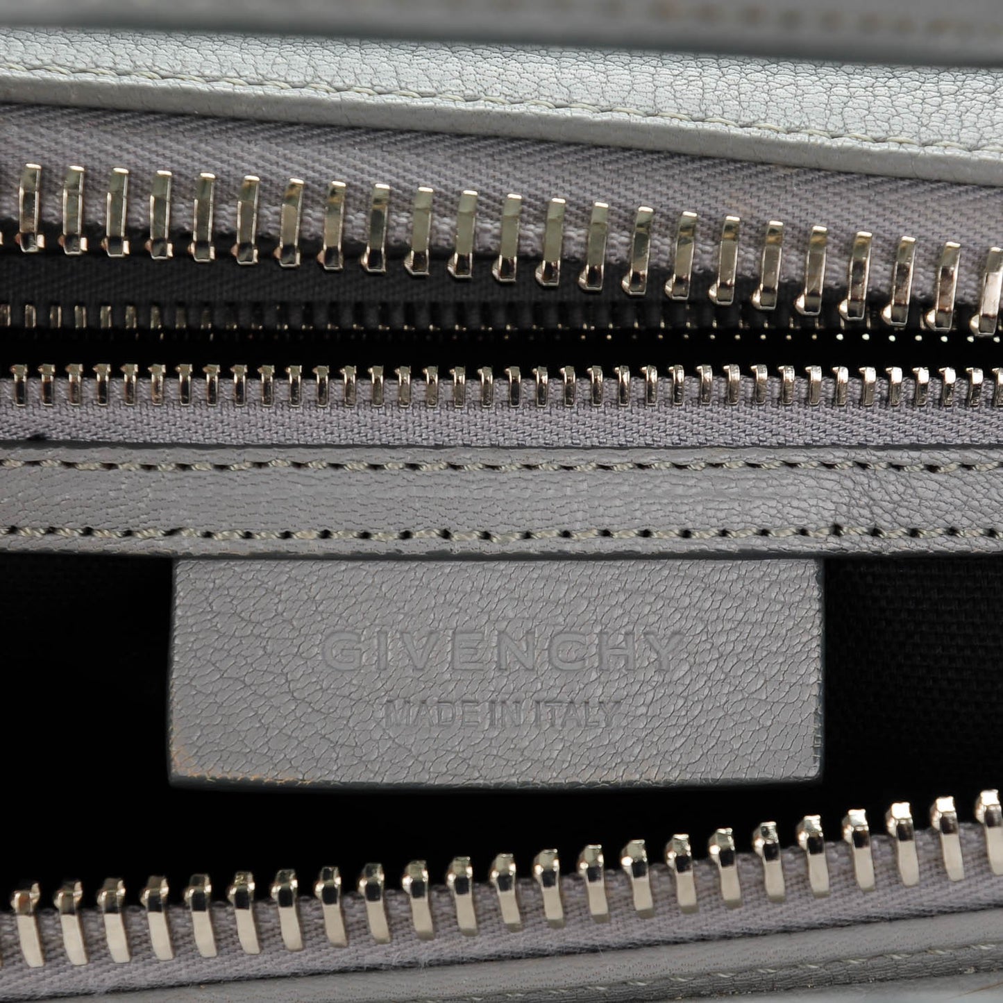 Sugar Goatskin Medium Antigona Pearl Grey