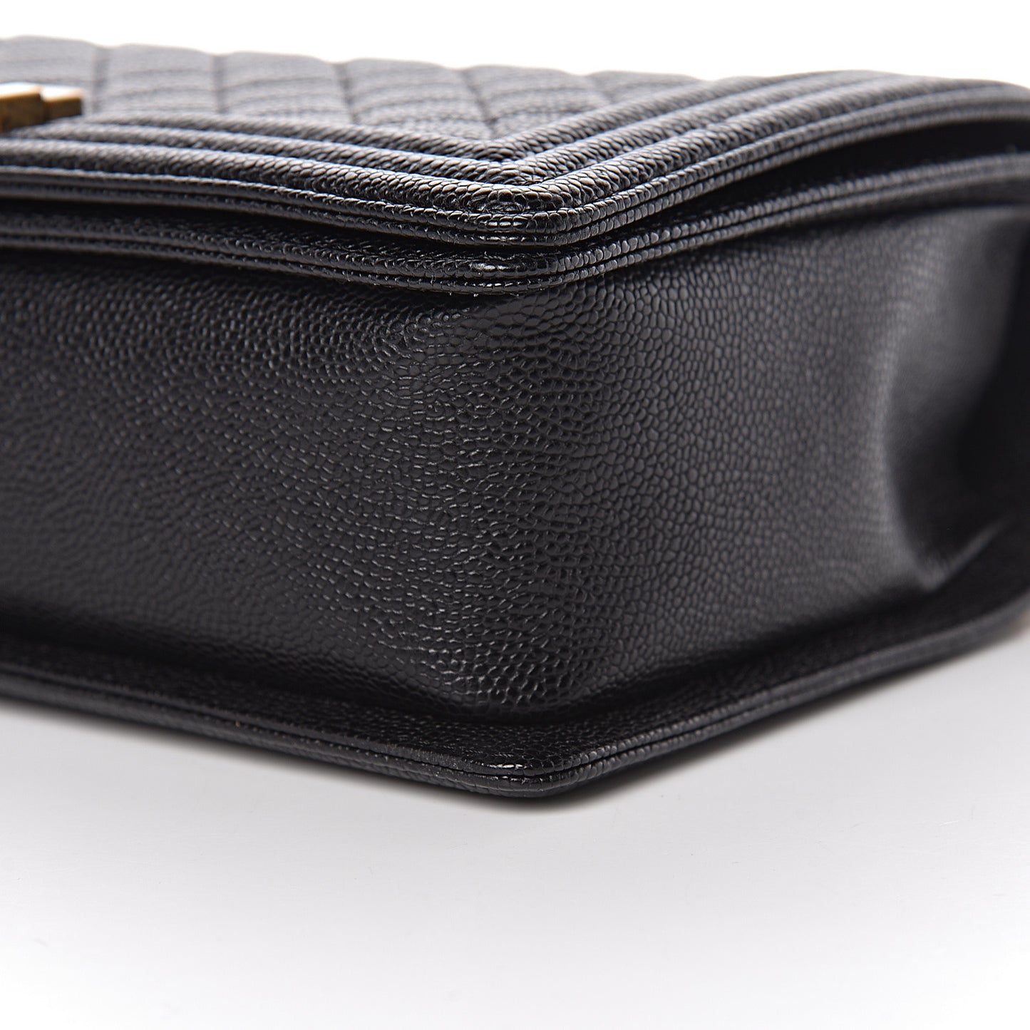 Caviar Quilted New Medium Boy Flap Black