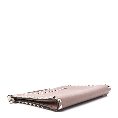 Valentino Garavani Pebbled Calfskin Medium Rockstud Flat Pouch Poudre 4 of 13