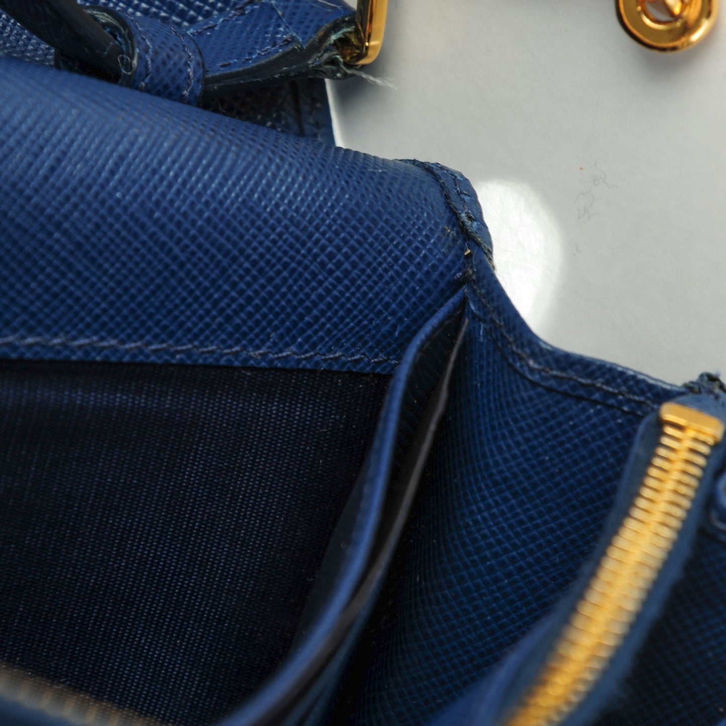 Saffiano Metal Chain Wallet Bleuette