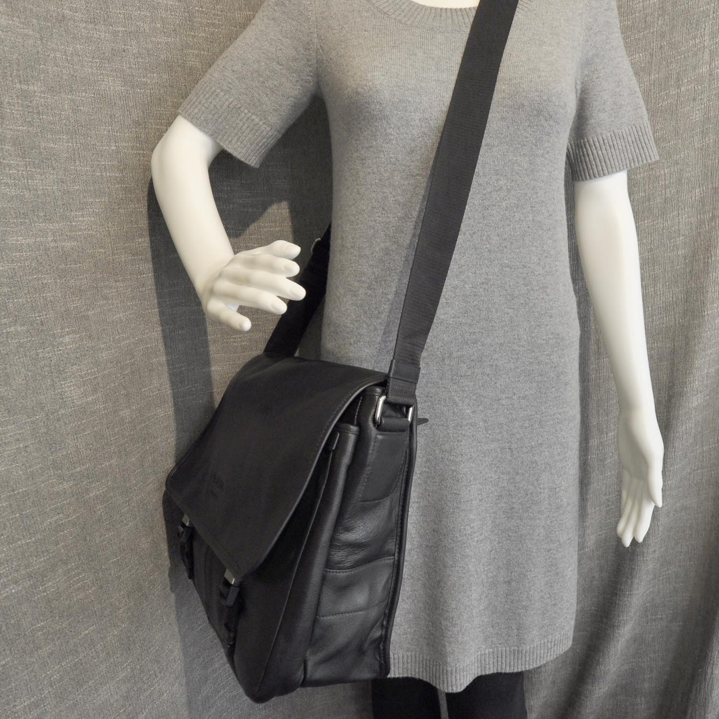 Soft Leather Messenger Bag Nero Black