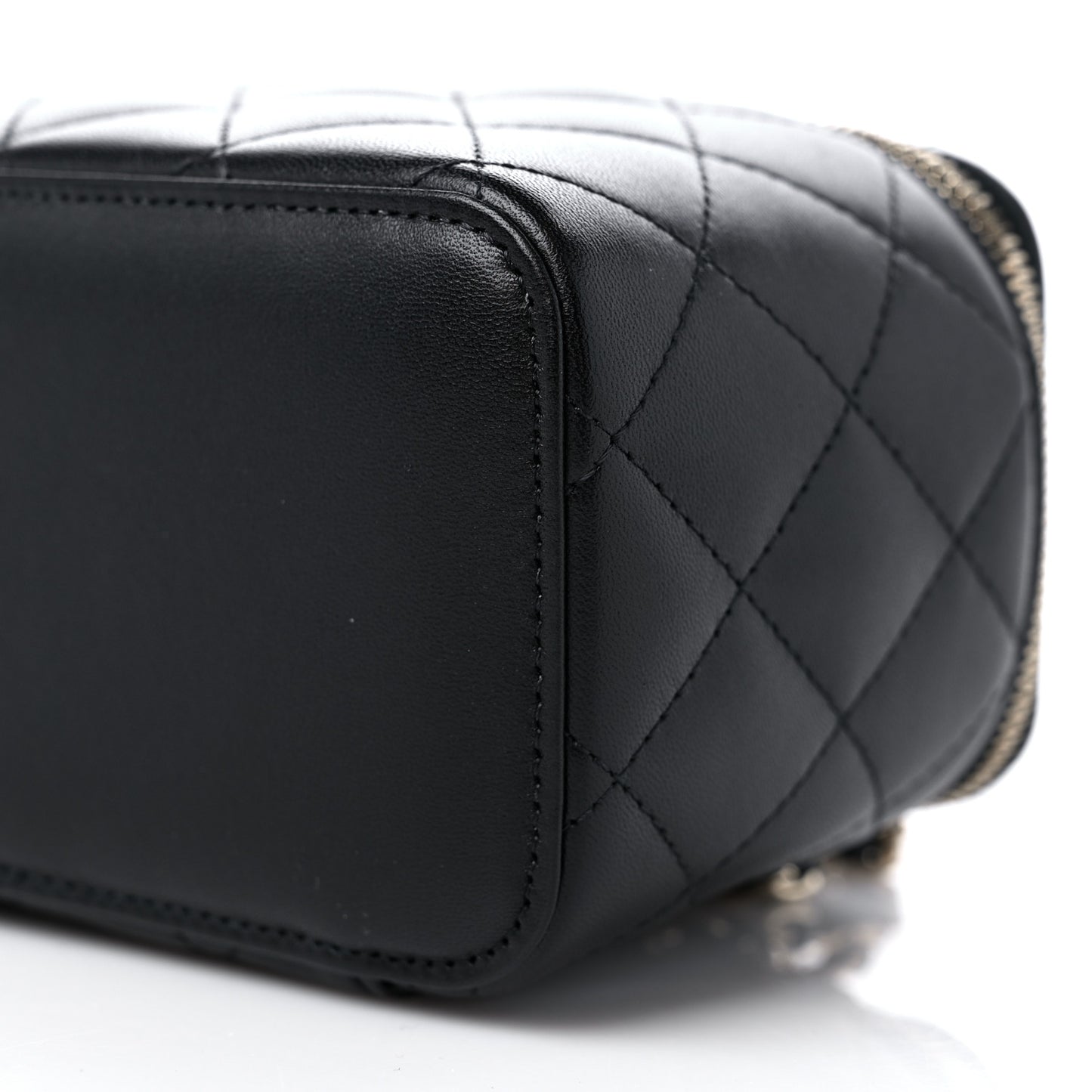 Lambskin Quilted Small Top Handle Vanity Case With Chain Black