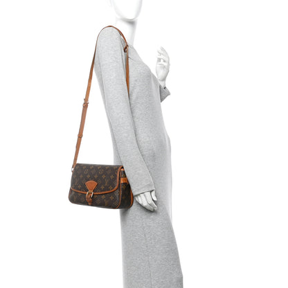 Louis Vuitton Monogram Sologne 2 of 14
