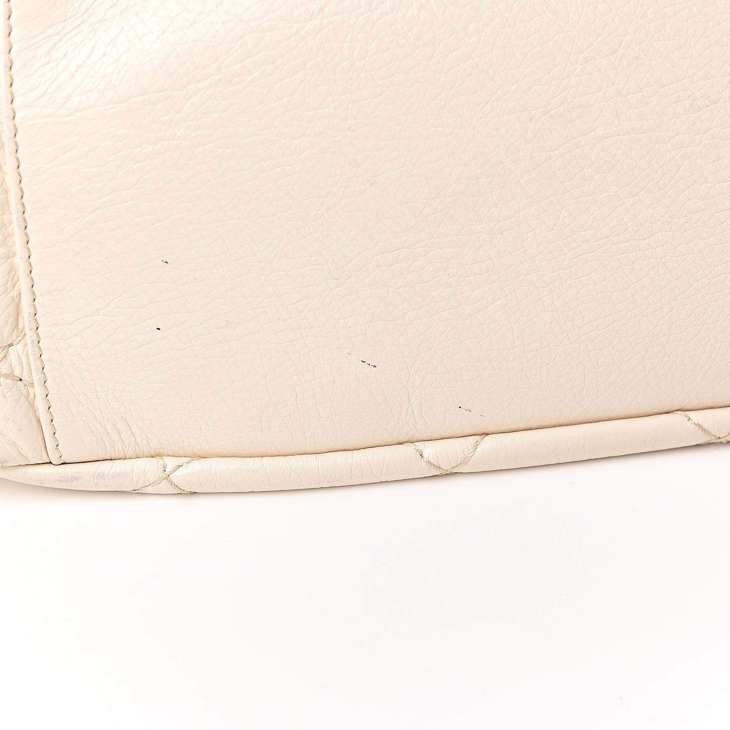 Glazed Calfskin Stitched On The Road Flap Ivory