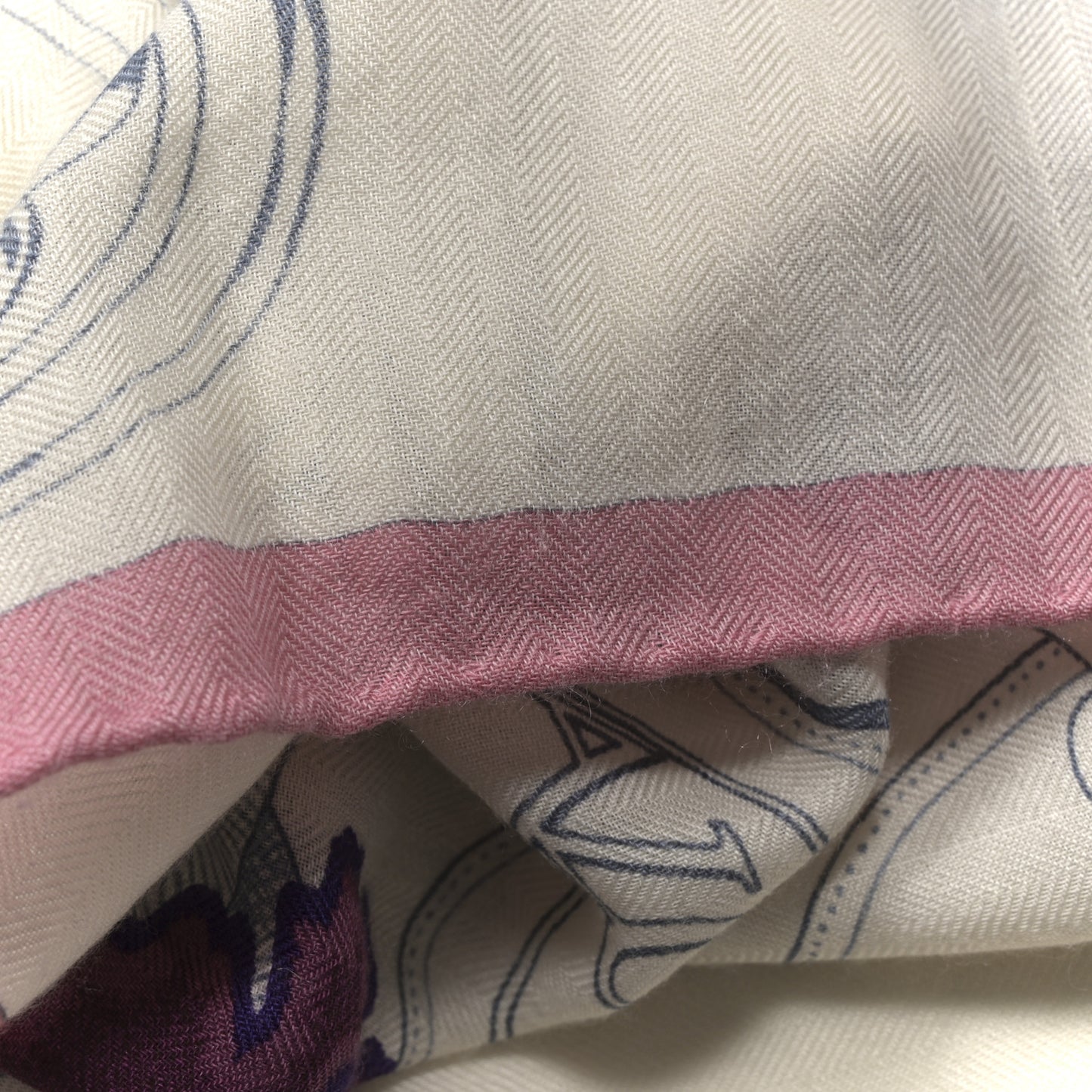 Cashmere Silk Cavalcadour Shawl 140 Blanc Violet Rose