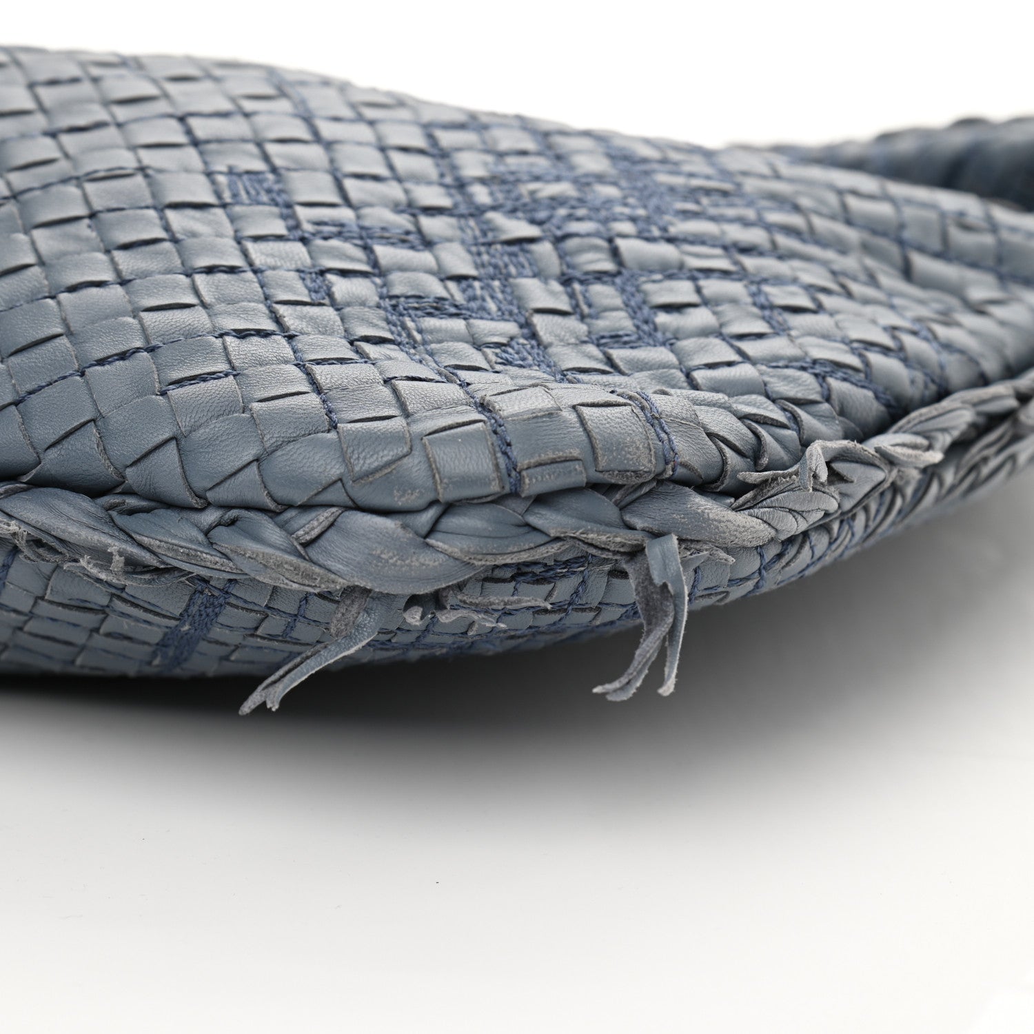 Bottega Veneta Nappa Intrecciato Fuzzy Maxi Veneta Hobo Krim 10 of 15
