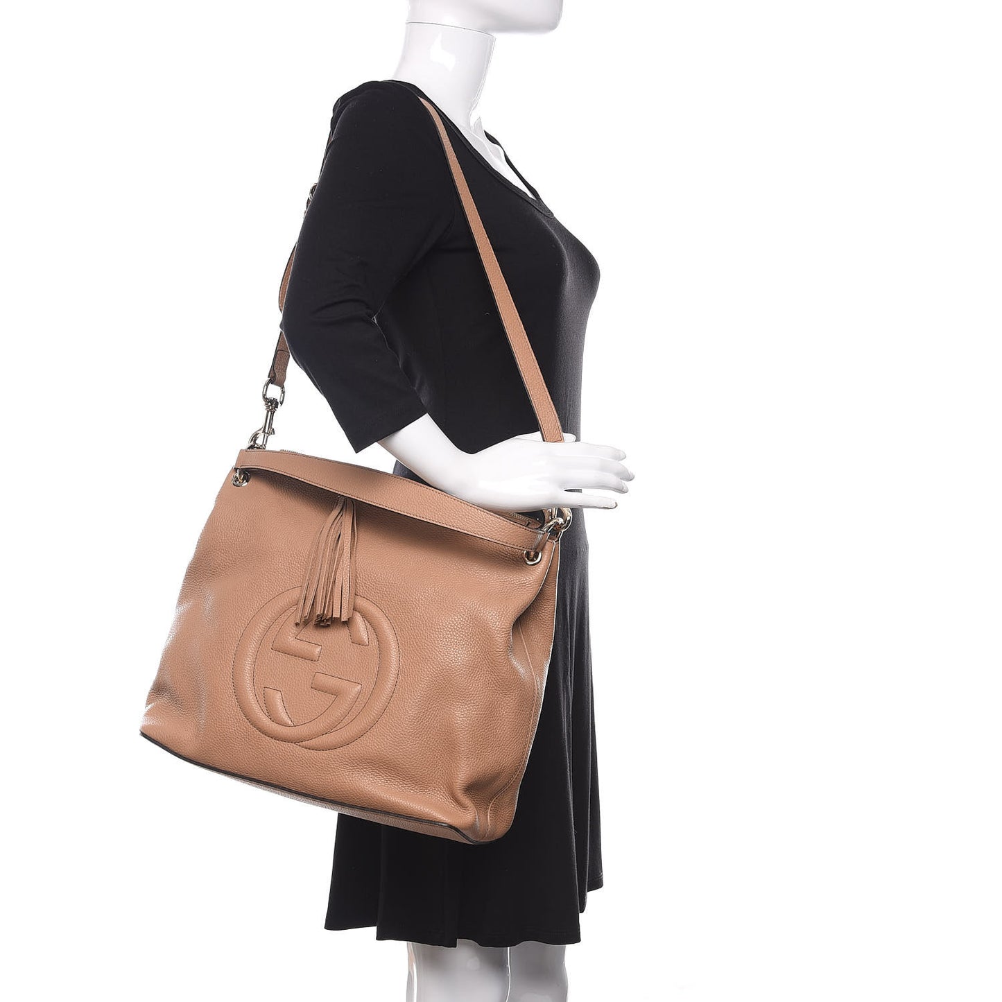 Pebbled Calfskin Large Soho Hobo Camelia