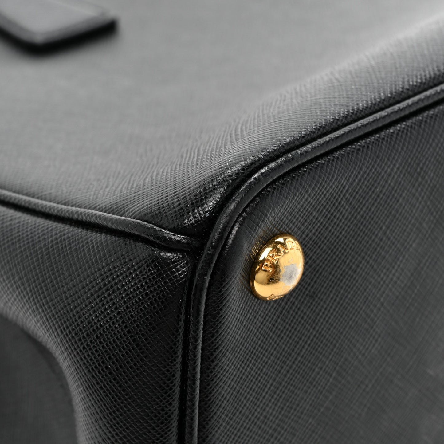Saffiano Medium Galleria Double Zip Tote Black