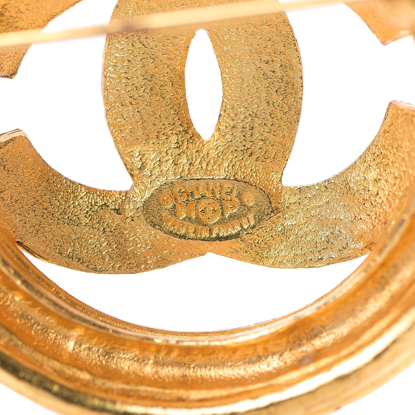 Metal CC Brooch Gold