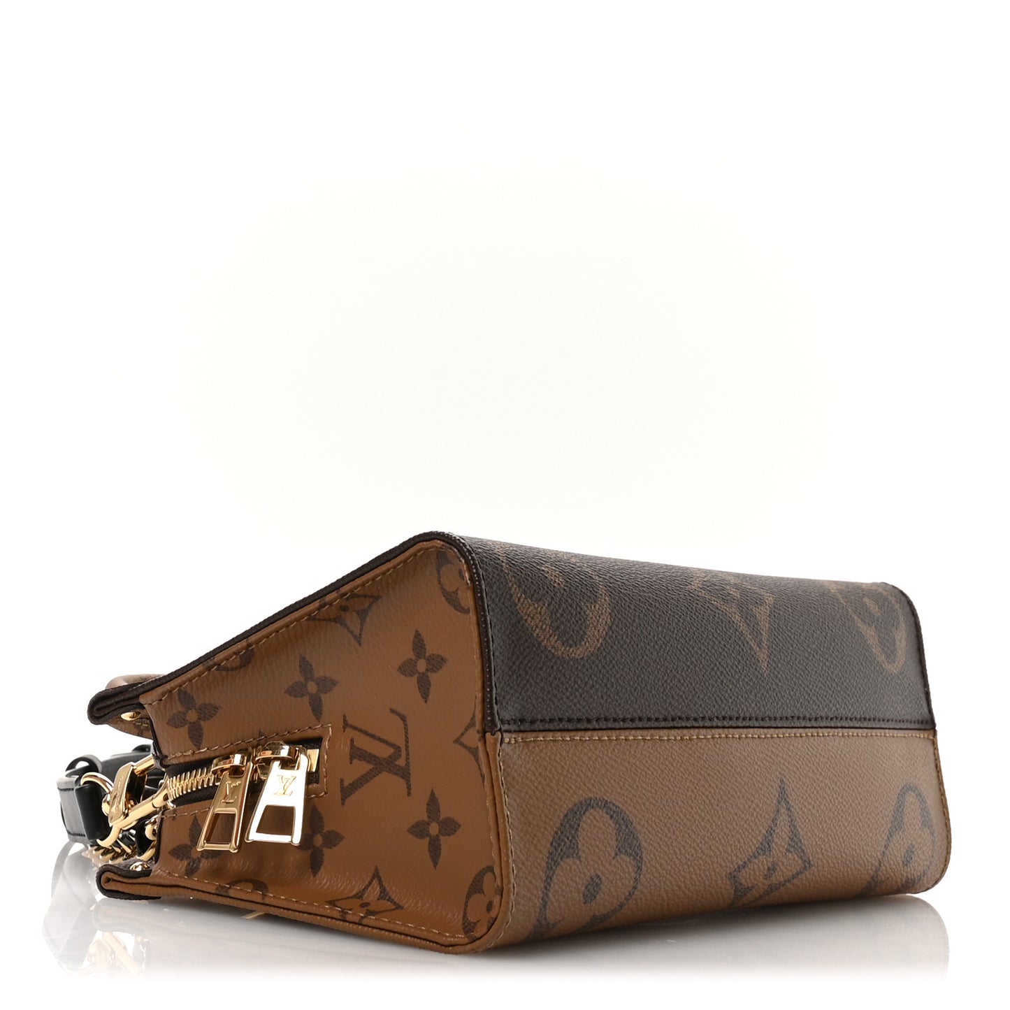 Reverse Monogram Giant OnTheGo East West Chain
