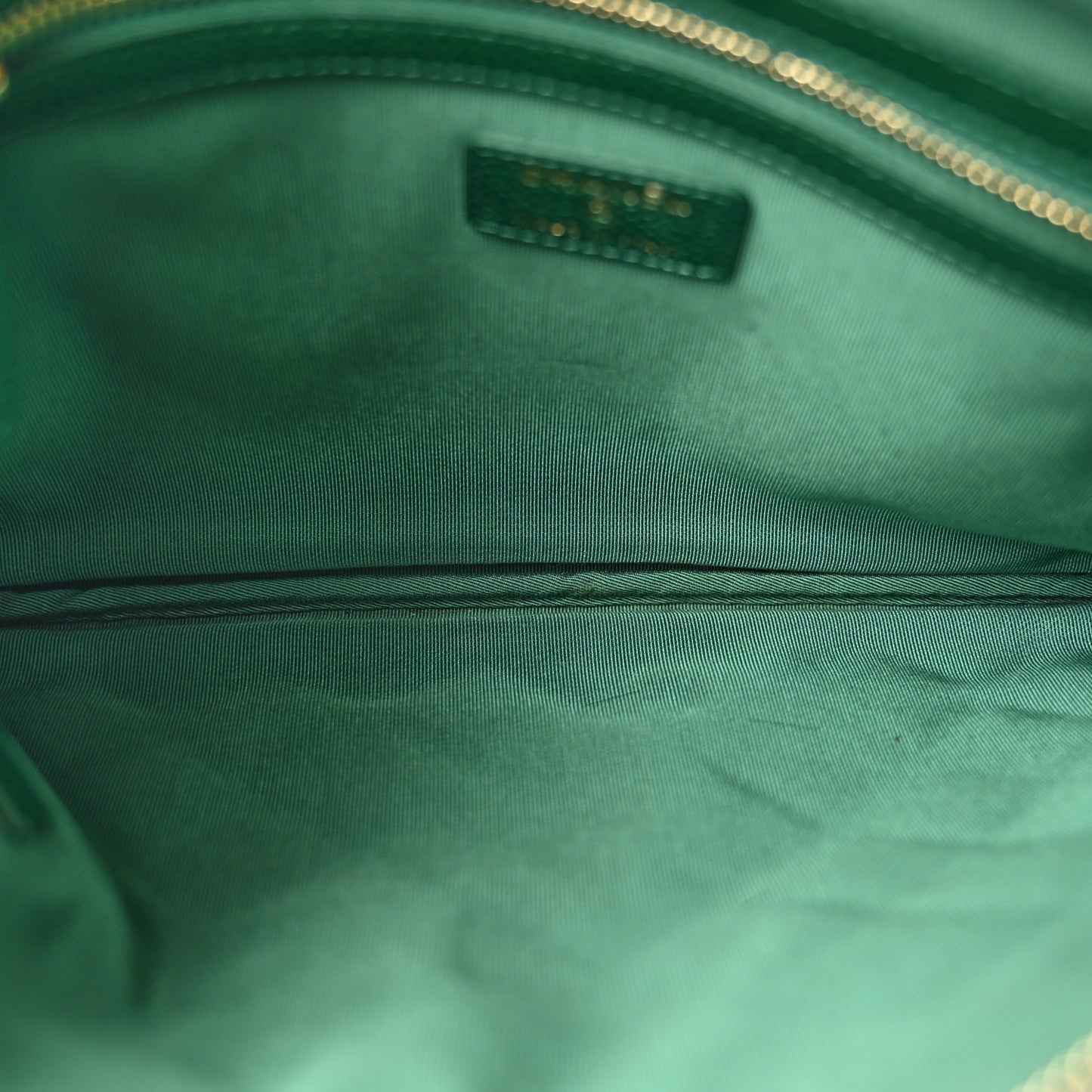 Metallic Caviar Quilted Medium Cosmetic Case Green