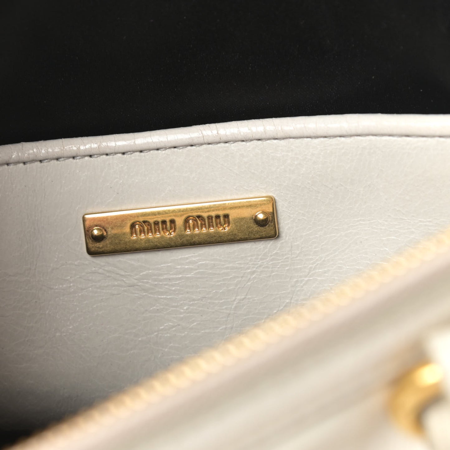Vitello Shine Zip Tote Talco