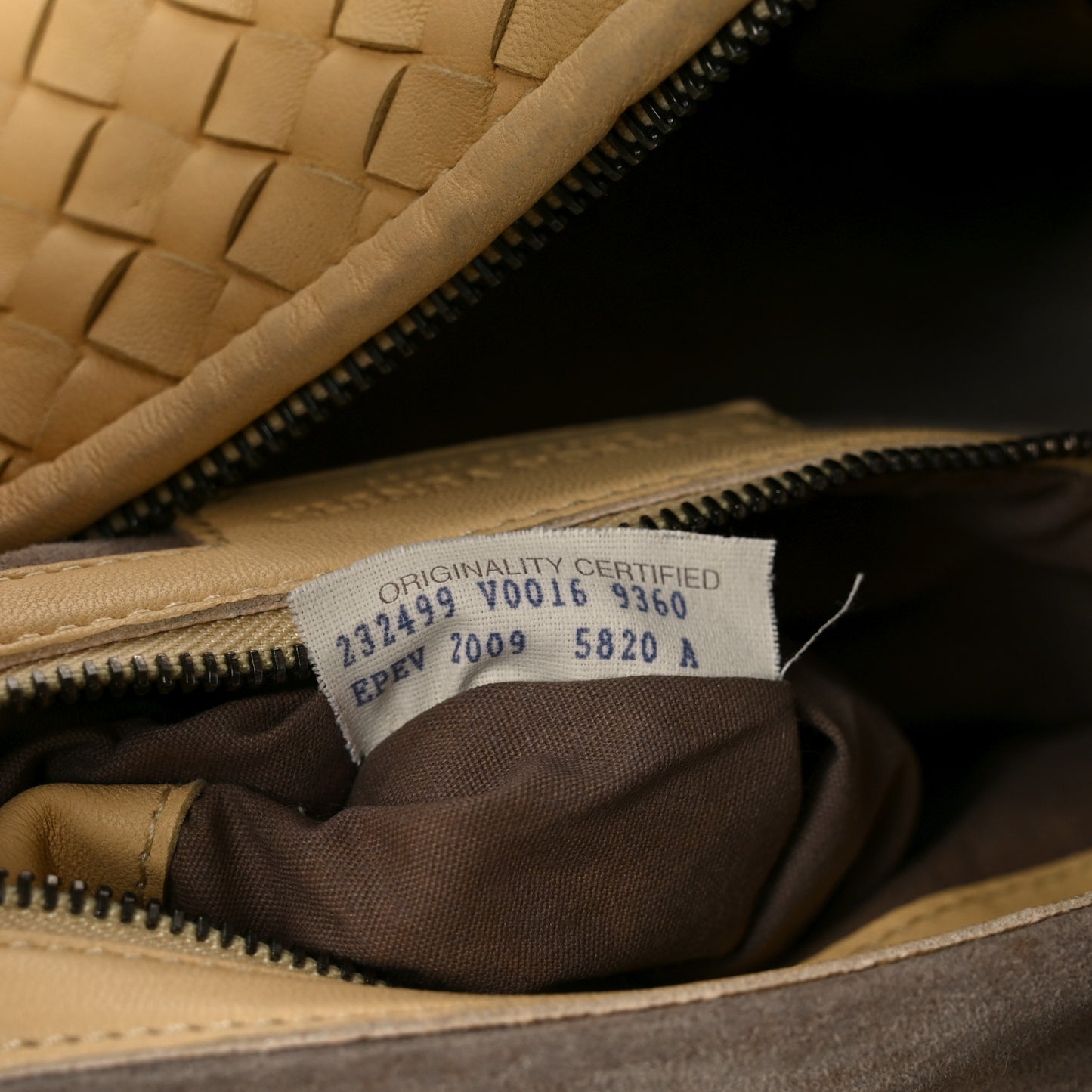 Nappa Intrecciato Medium Belly Veneta Hobo Banane