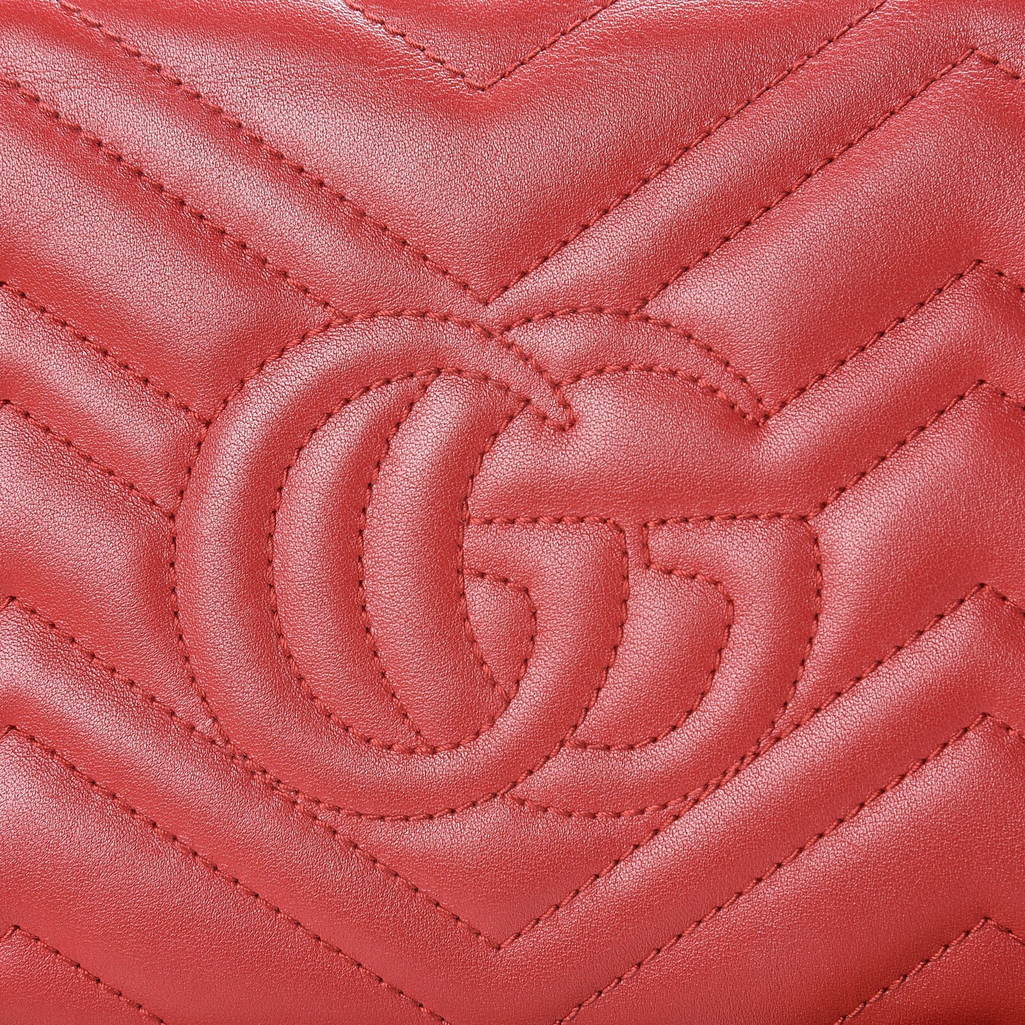 Calfskin Matelasse Mini GG Marmont Chain Wallet Hibiscus Red