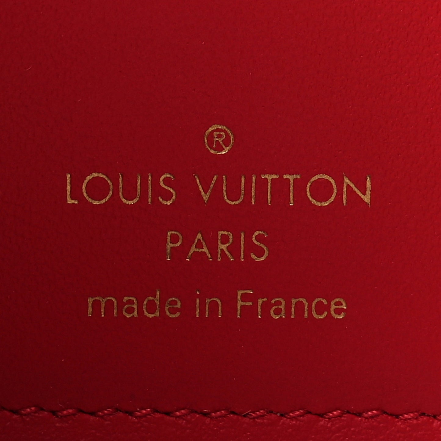 Taurillon Capucines Compact Wallet Rubis