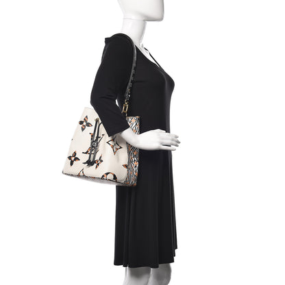 Louis Vuitton Monogram Giant Jungle NéoNoé Ivory 2 of 9