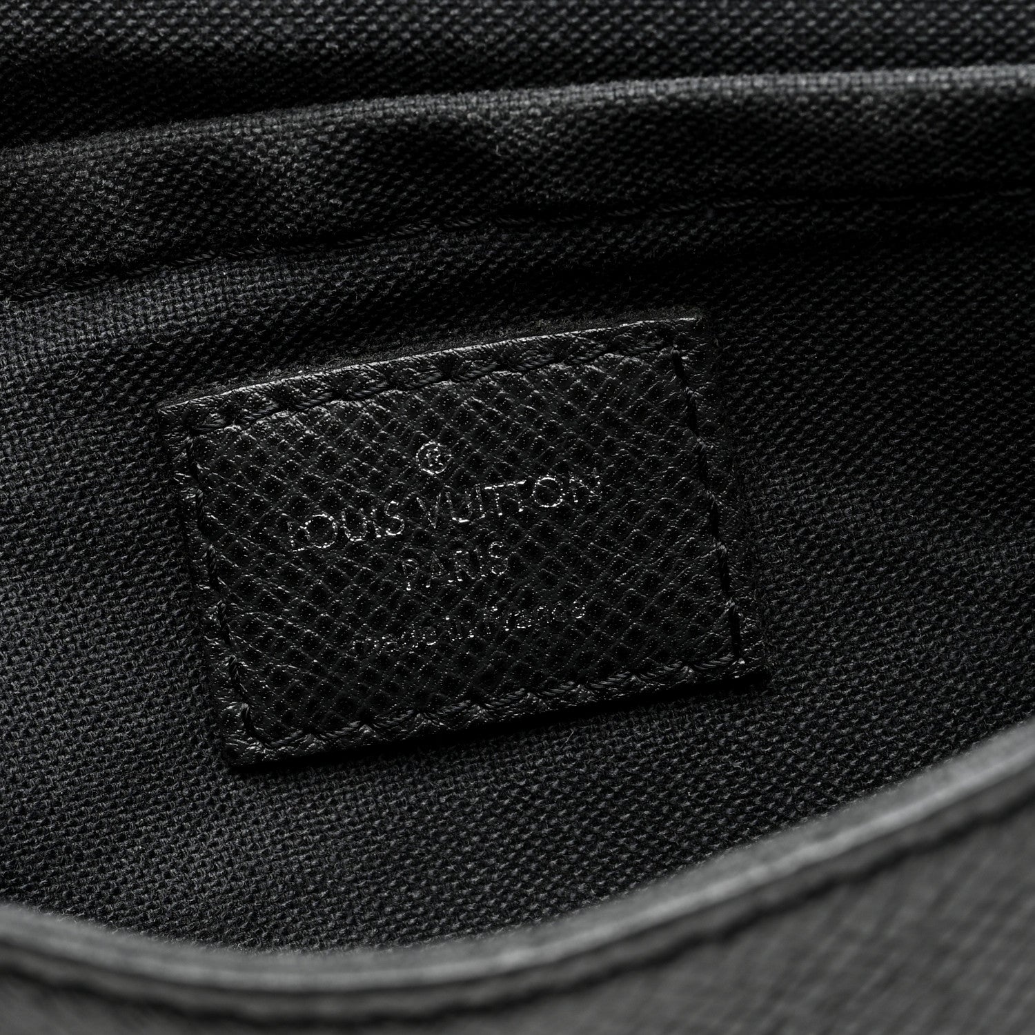 Louis Vuitton Taiga Luka Messenger Bag Ardoise 6 of 9