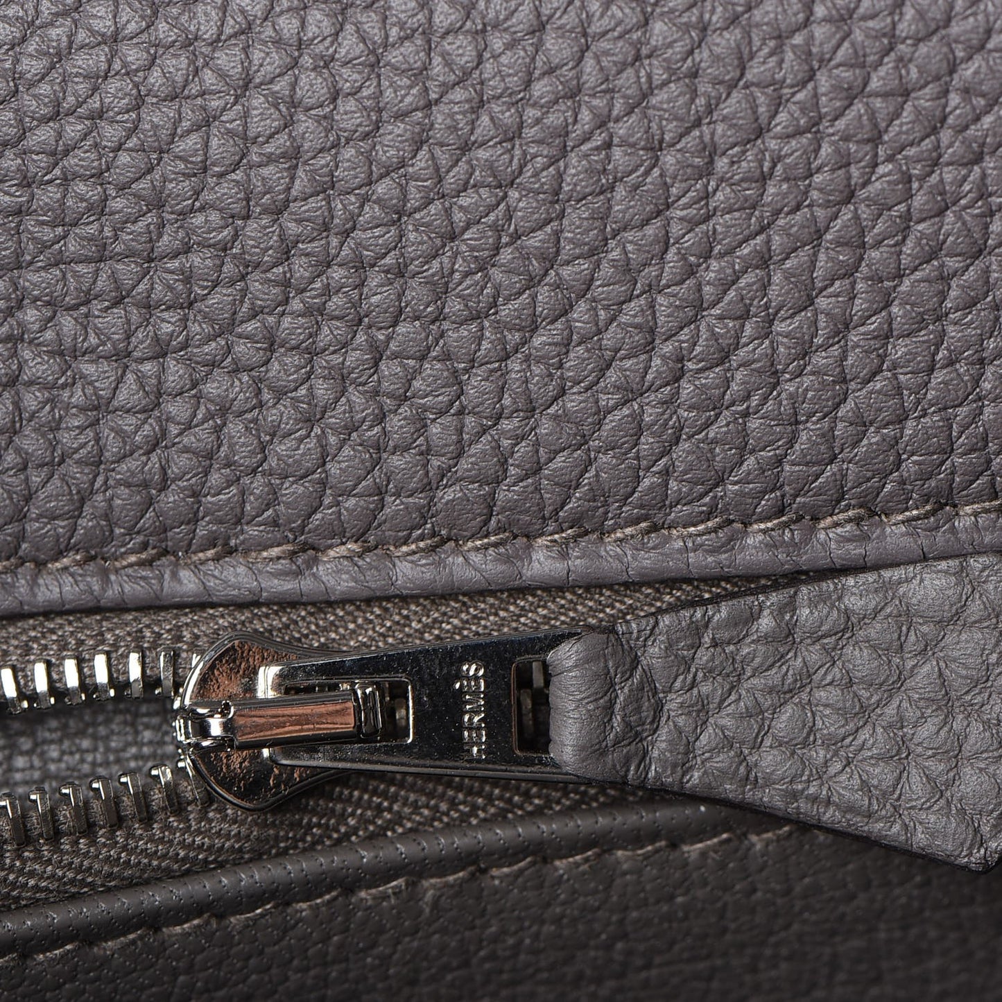 Togo Kelly Retourne 28 Etain