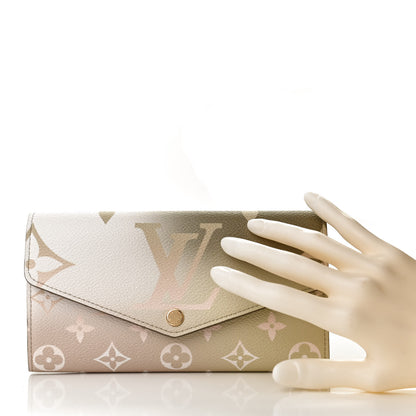Louis Vuitton Monogram Giant Spring In The City Sarah Wallet NM Sunset Kaki 2 of 11