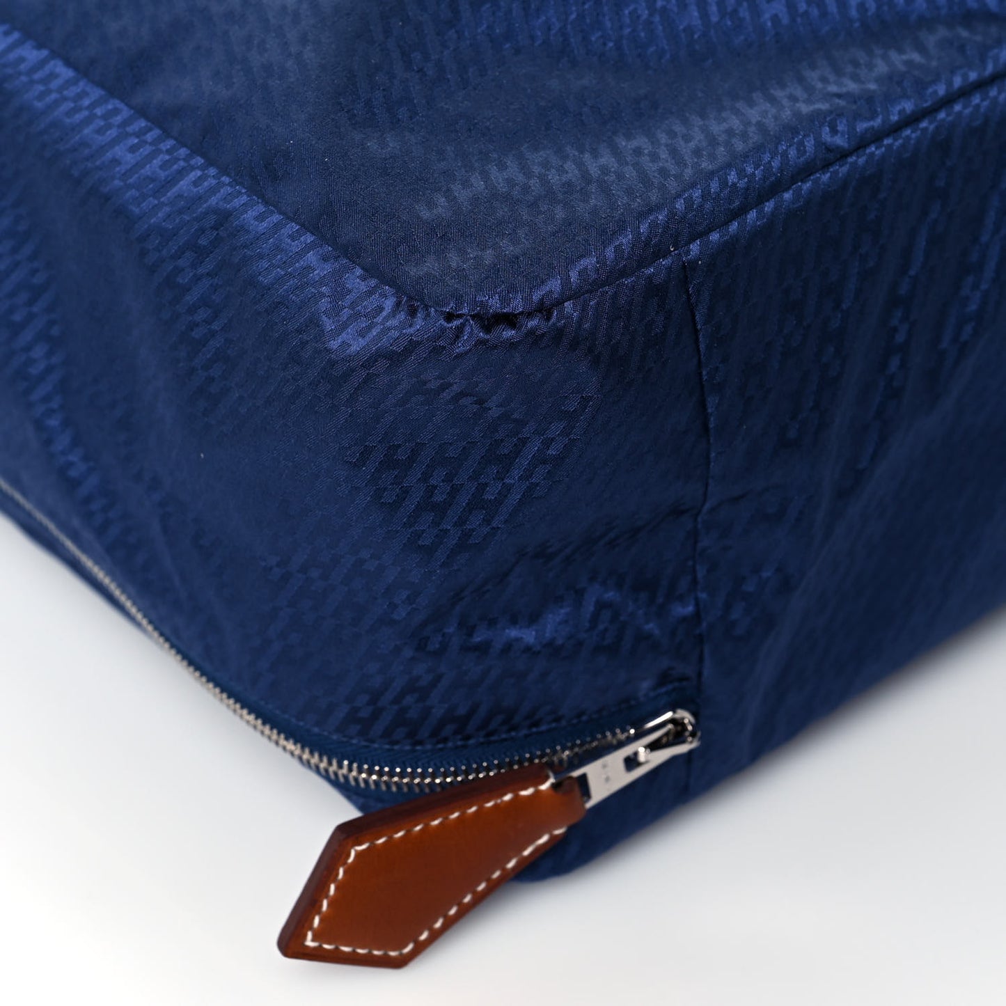 Technical Silk H en Bias Travelsilk Cube MM Bleu Saphir Fauve