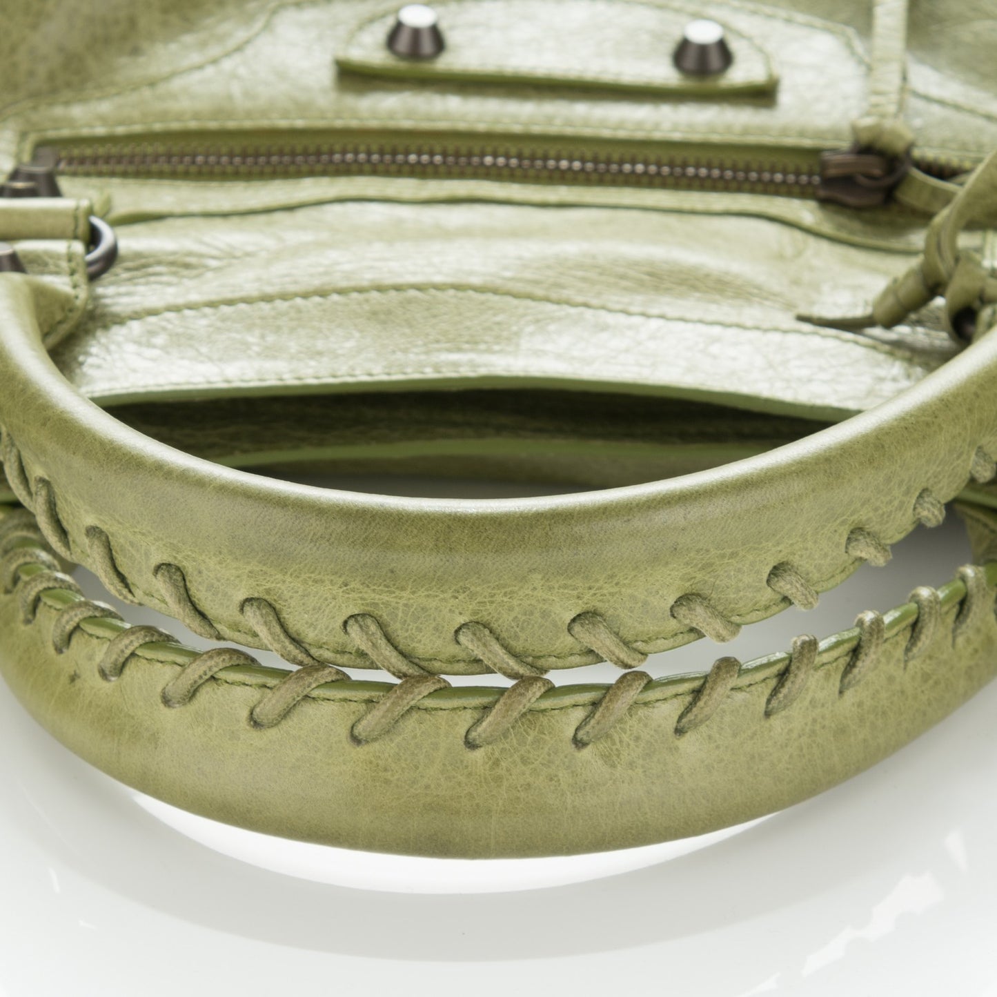 Agneau Classic Hardware City Light Olive