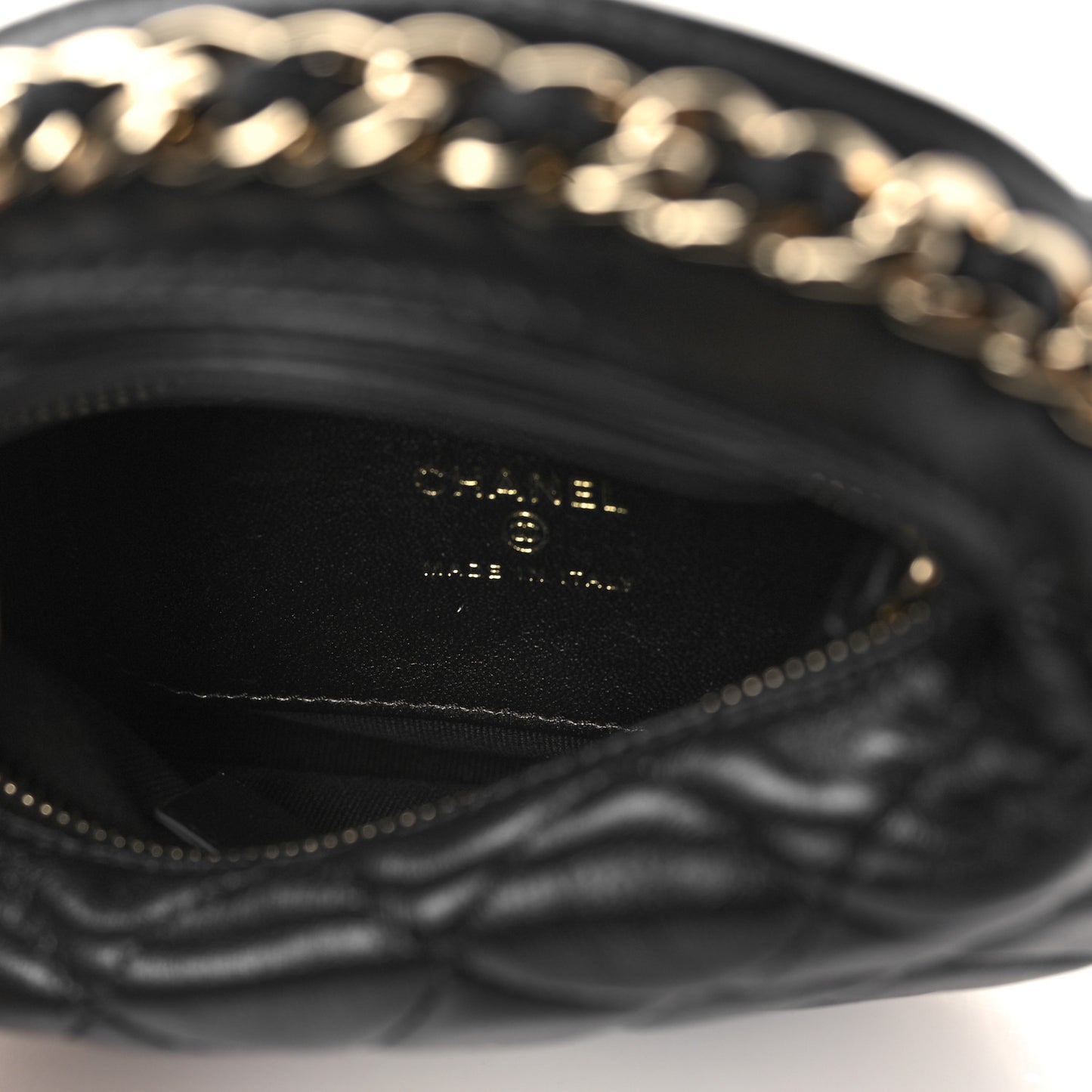 Quilted Chain Around Pouch Black