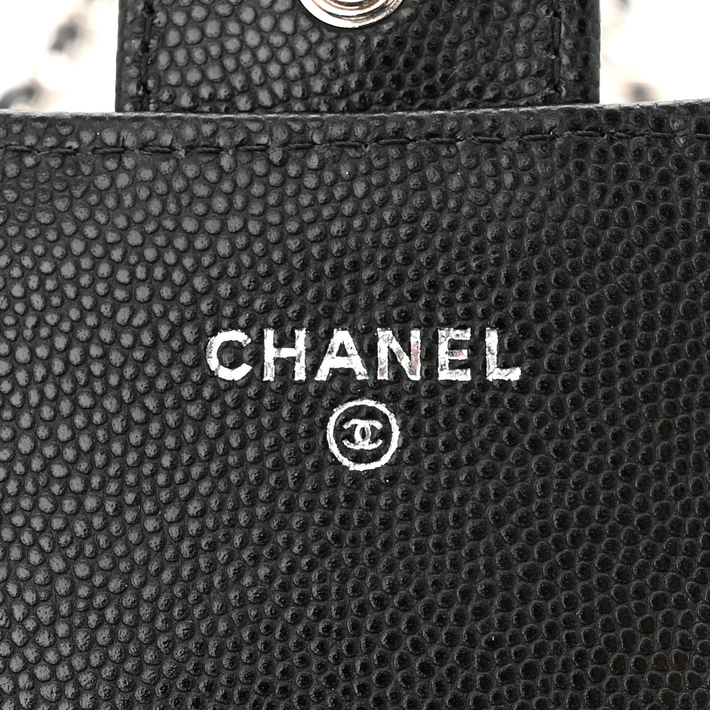 Iridescent Caviar Quilted Classic Clutch With Chain Black