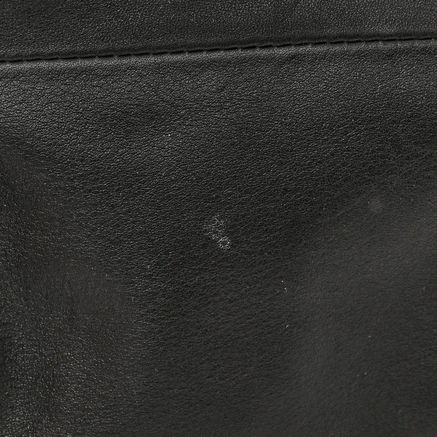 Calfskin The Pouch Chain Black