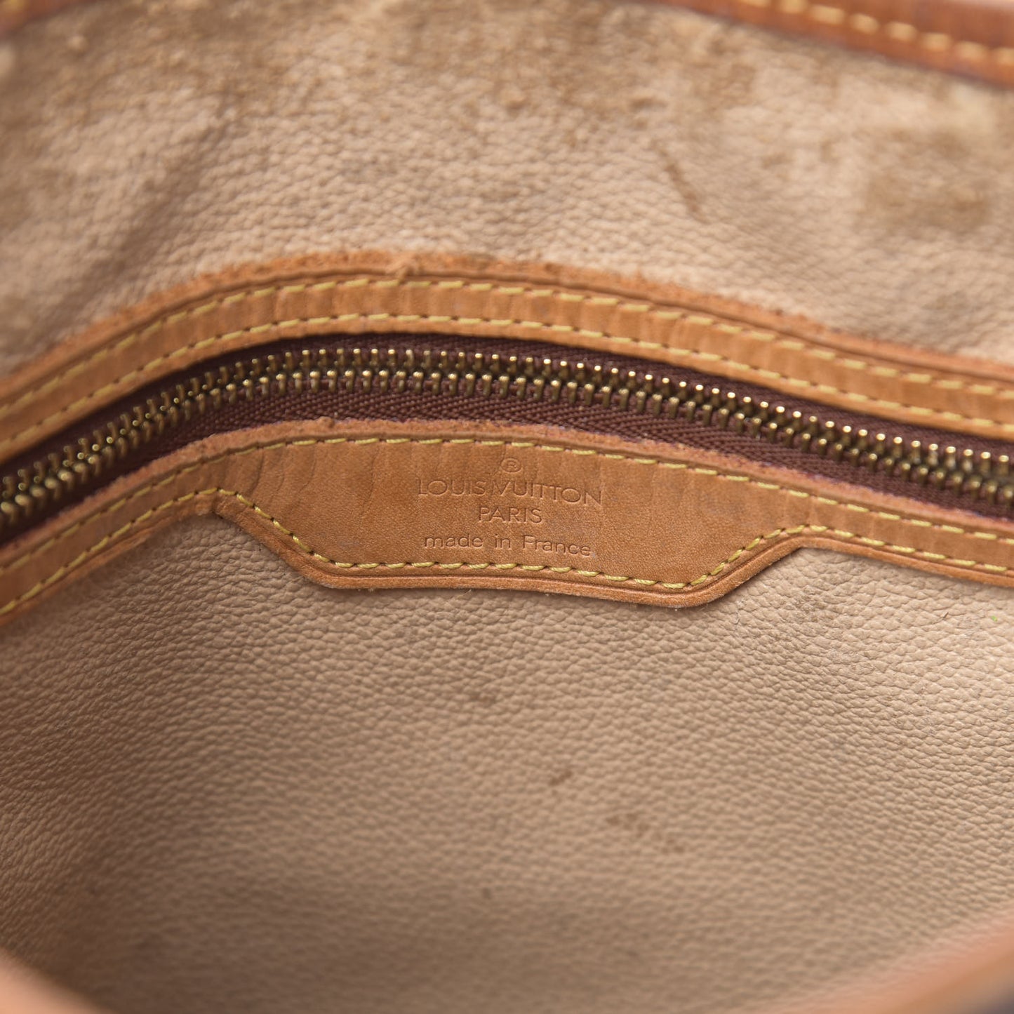 Monogram Petit Bucket 23