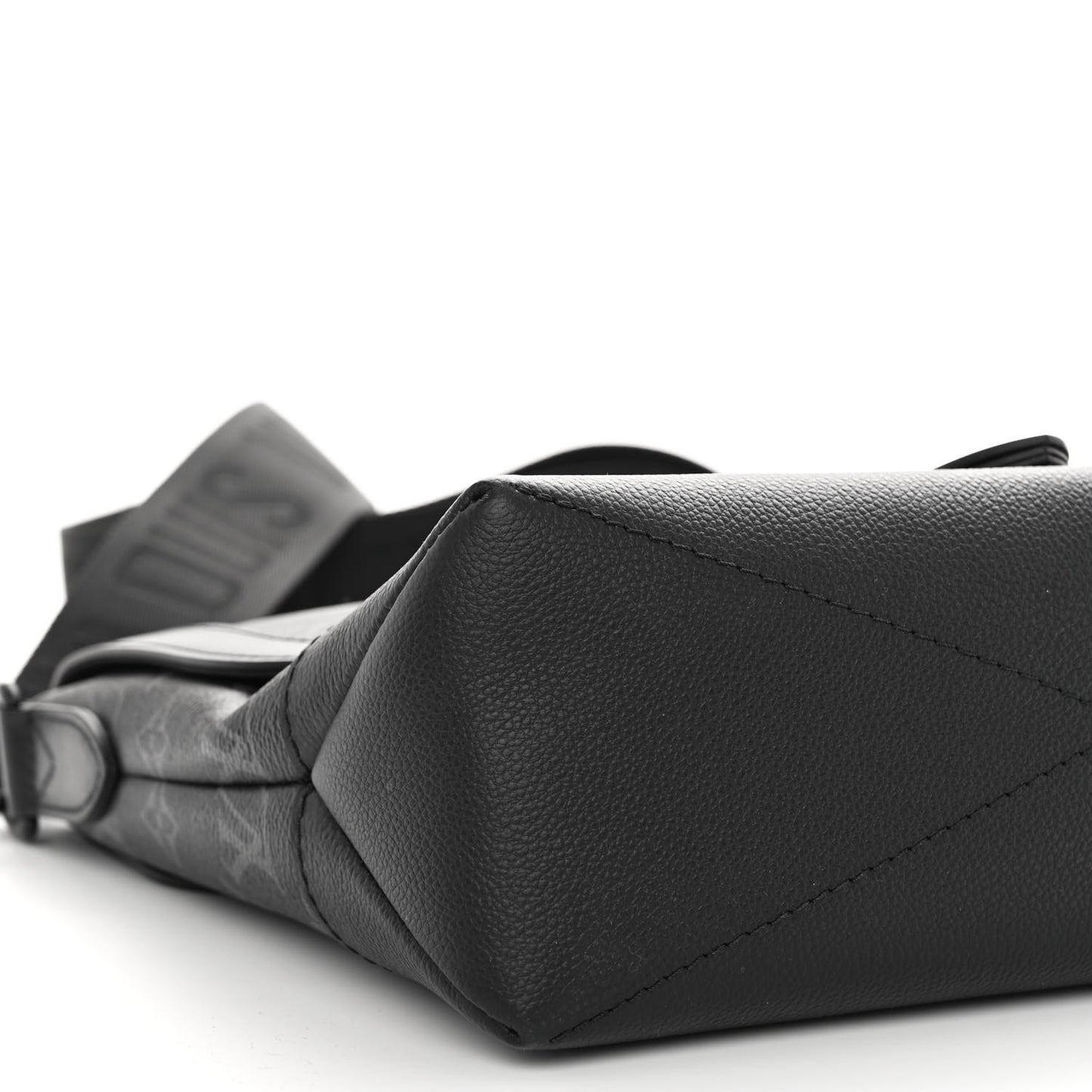 Monogram Eclipse Saumur Messenger NV Black
