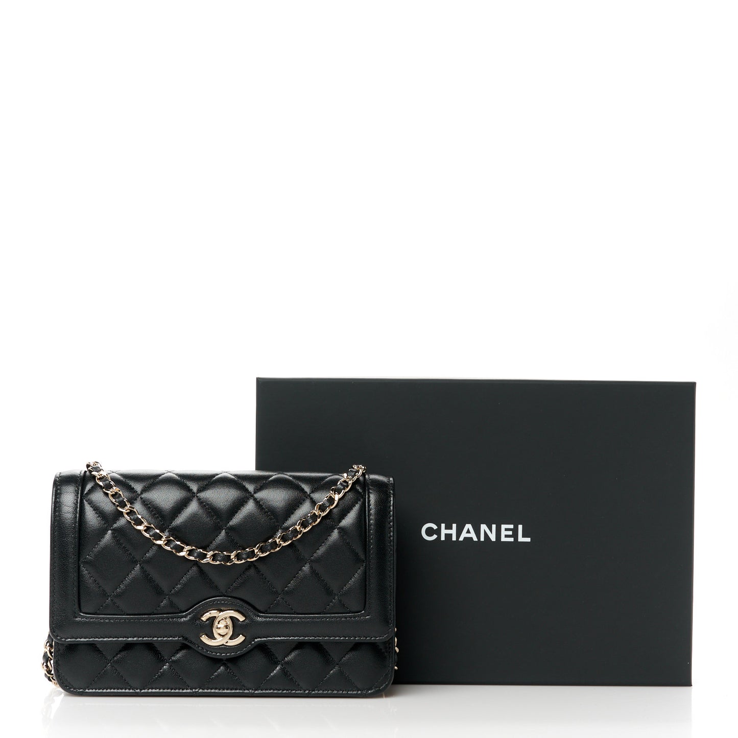 Lambskin Quilted CC Wallet On Chain WOC Black
