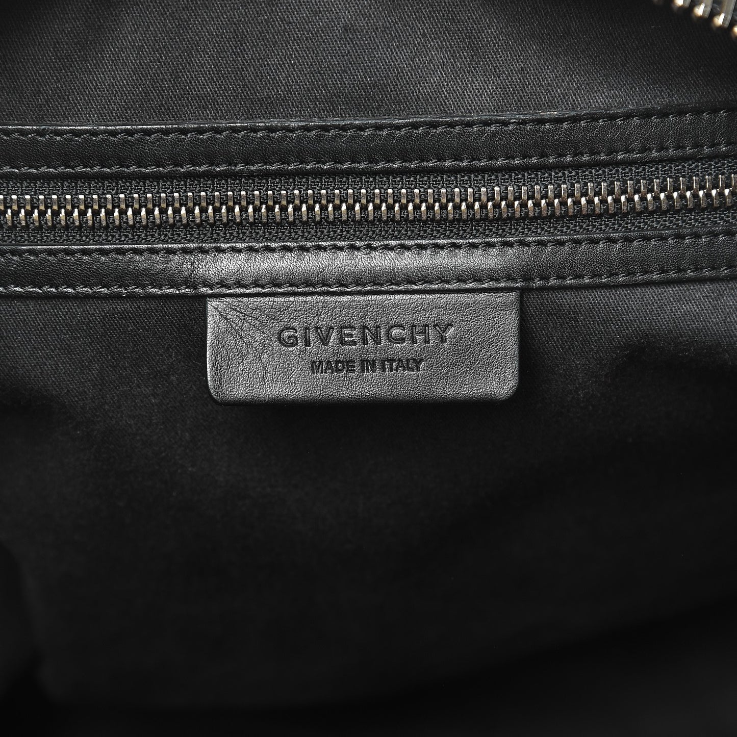 Shiny Lord Calfskin Medium Antigona Black