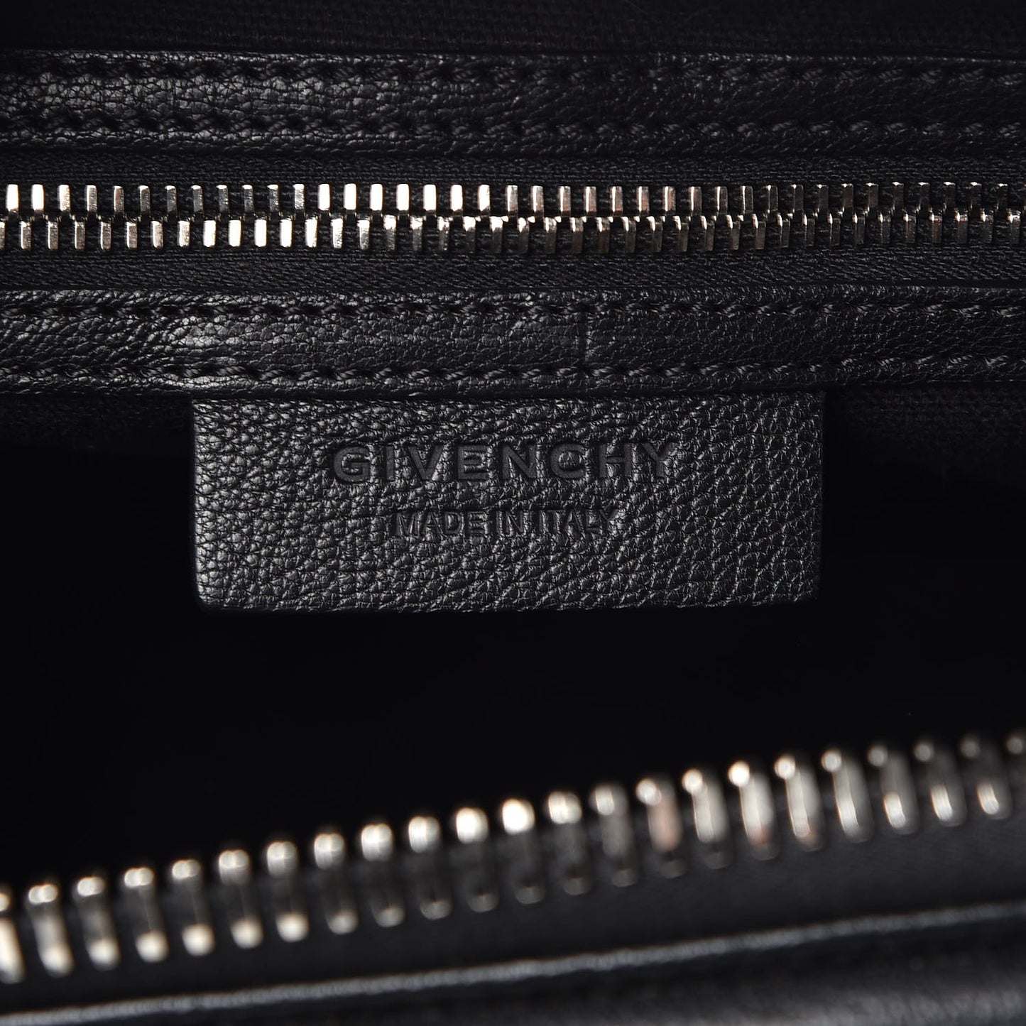 Sugar Goatskin Medium Antigona Black