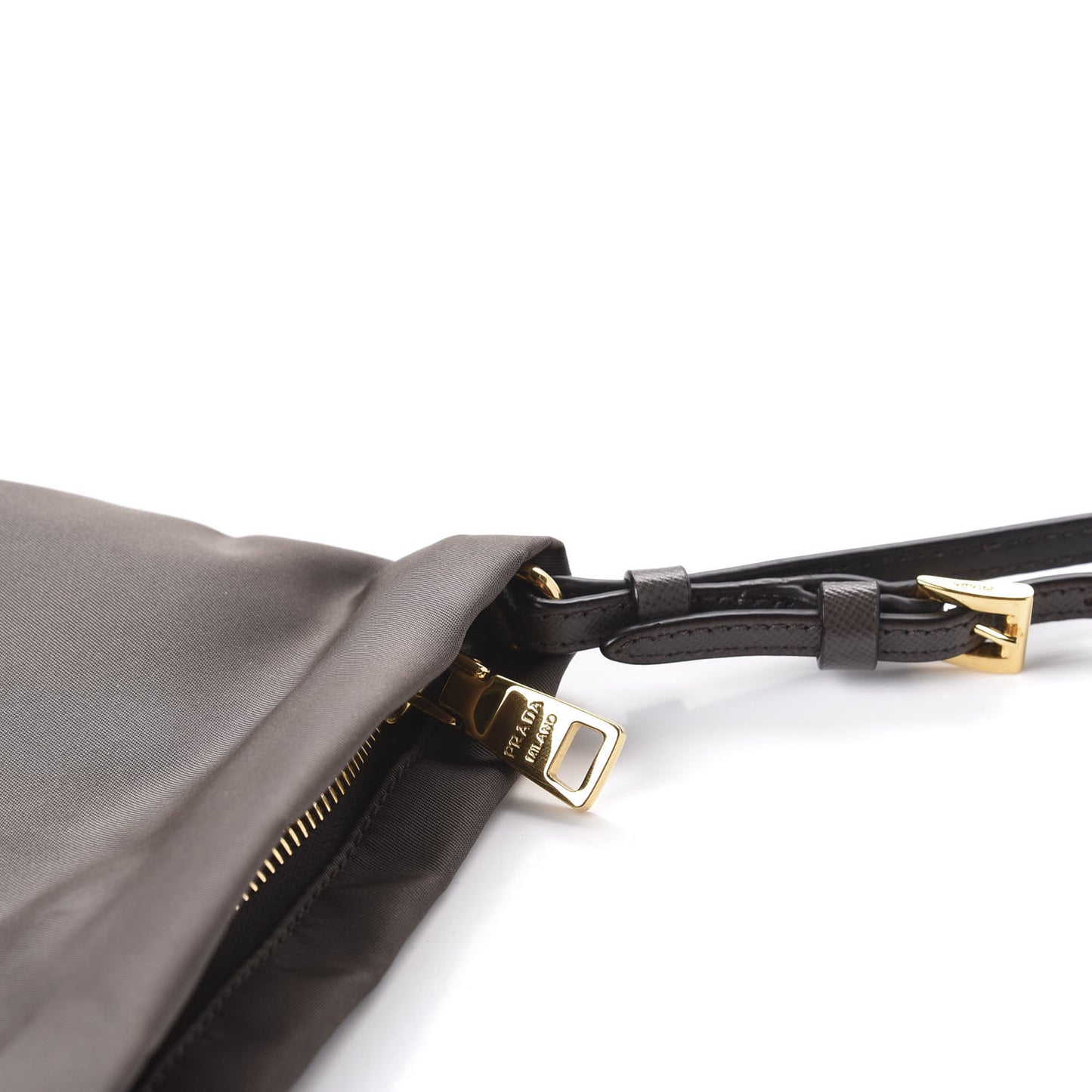 Tessuto Nylon Saffiano Wristlet Fumo