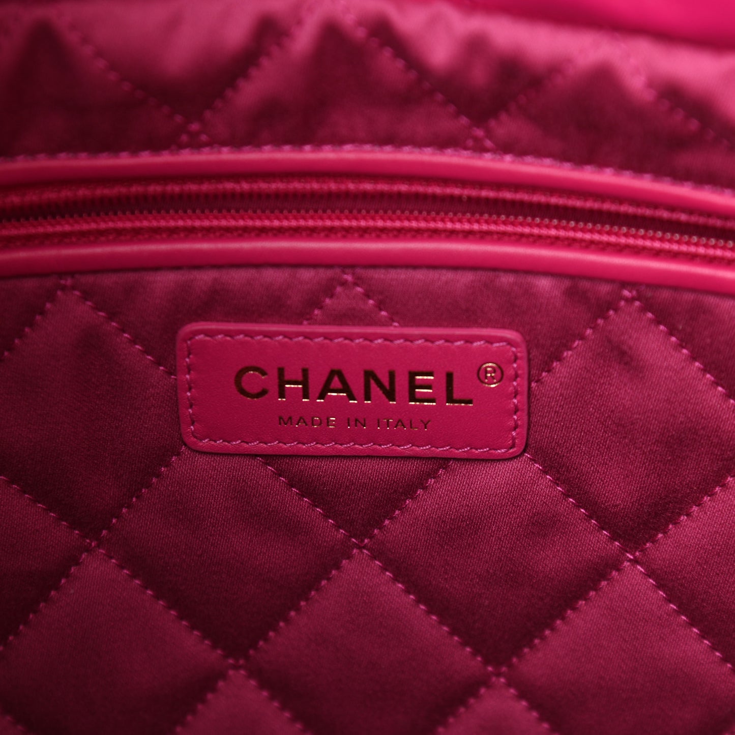 Shiny Calfskin Quilted Small Chanel 22 Fuchsia