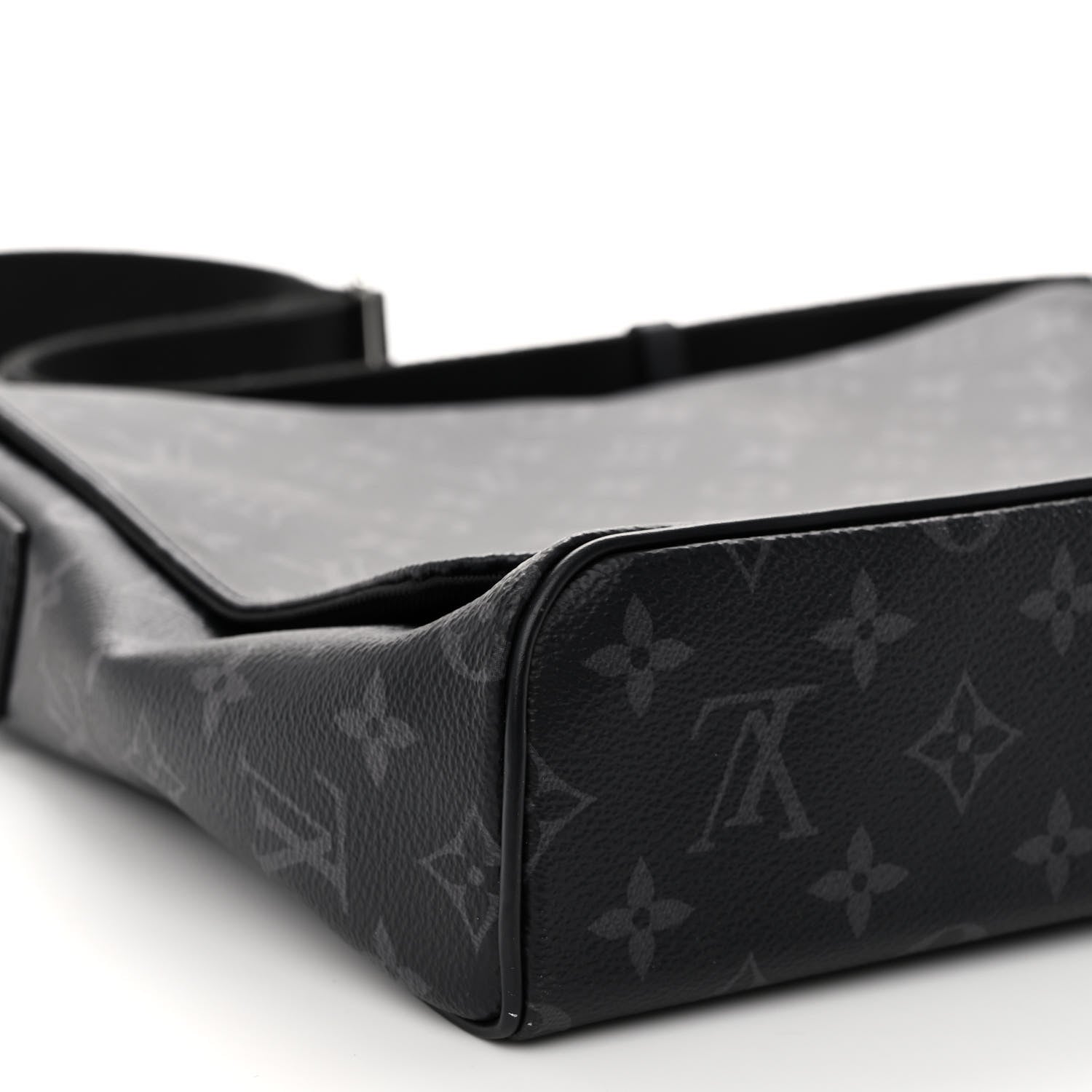 Louis Vuitton Monogram Eclipse District MM 8 of 10