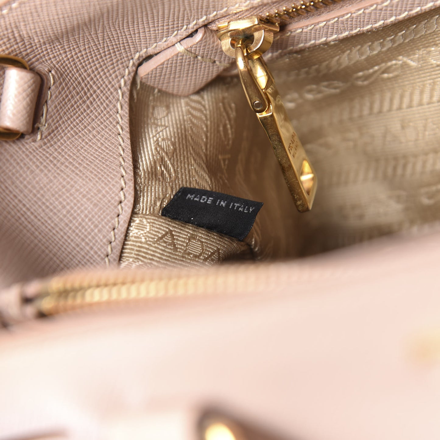 Saffiano Lux Medium Tote Cammeo