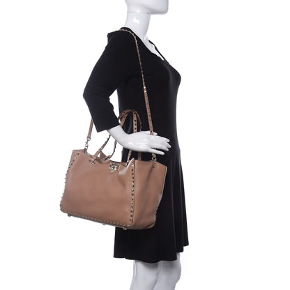 Valentino Garavani Pebbled Calfskin Medium Rockstud Tote Skin Sorbet 2 of 9