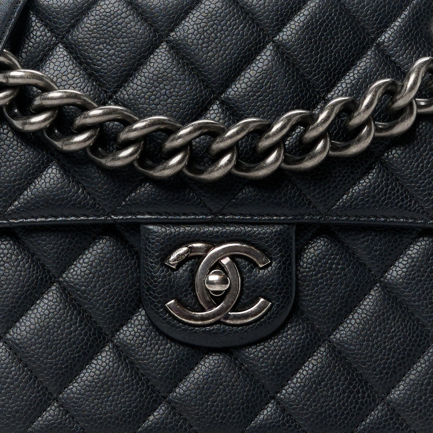 Caviar Quilted Medium Retro Class Flap Black